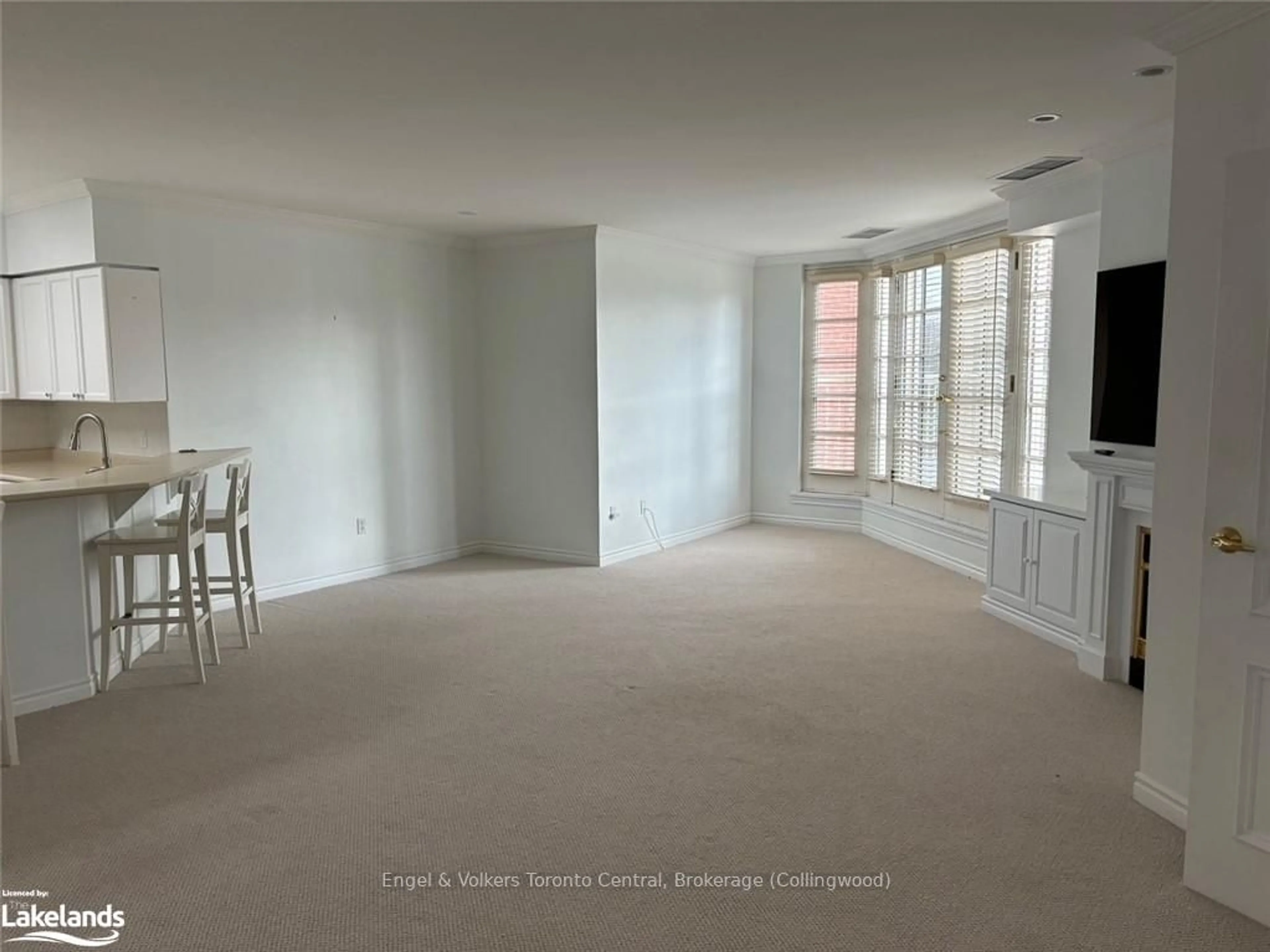 A pic of a room, not visible floor for 16 RAGLAN St #102, Collingwood Ontario L9Y 4Y2