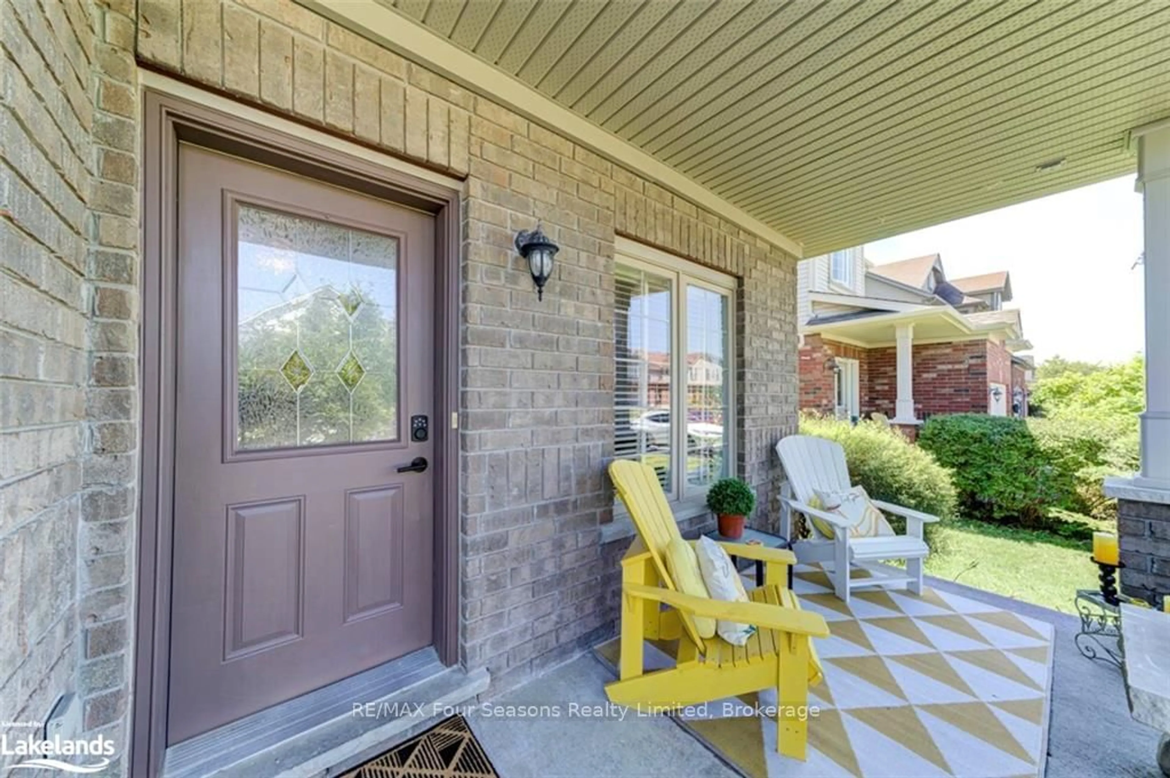 Indoor entryway, cement floor for 111 CHAMBERLAIN Cres, Collingwood Ontario L9Y 0E6