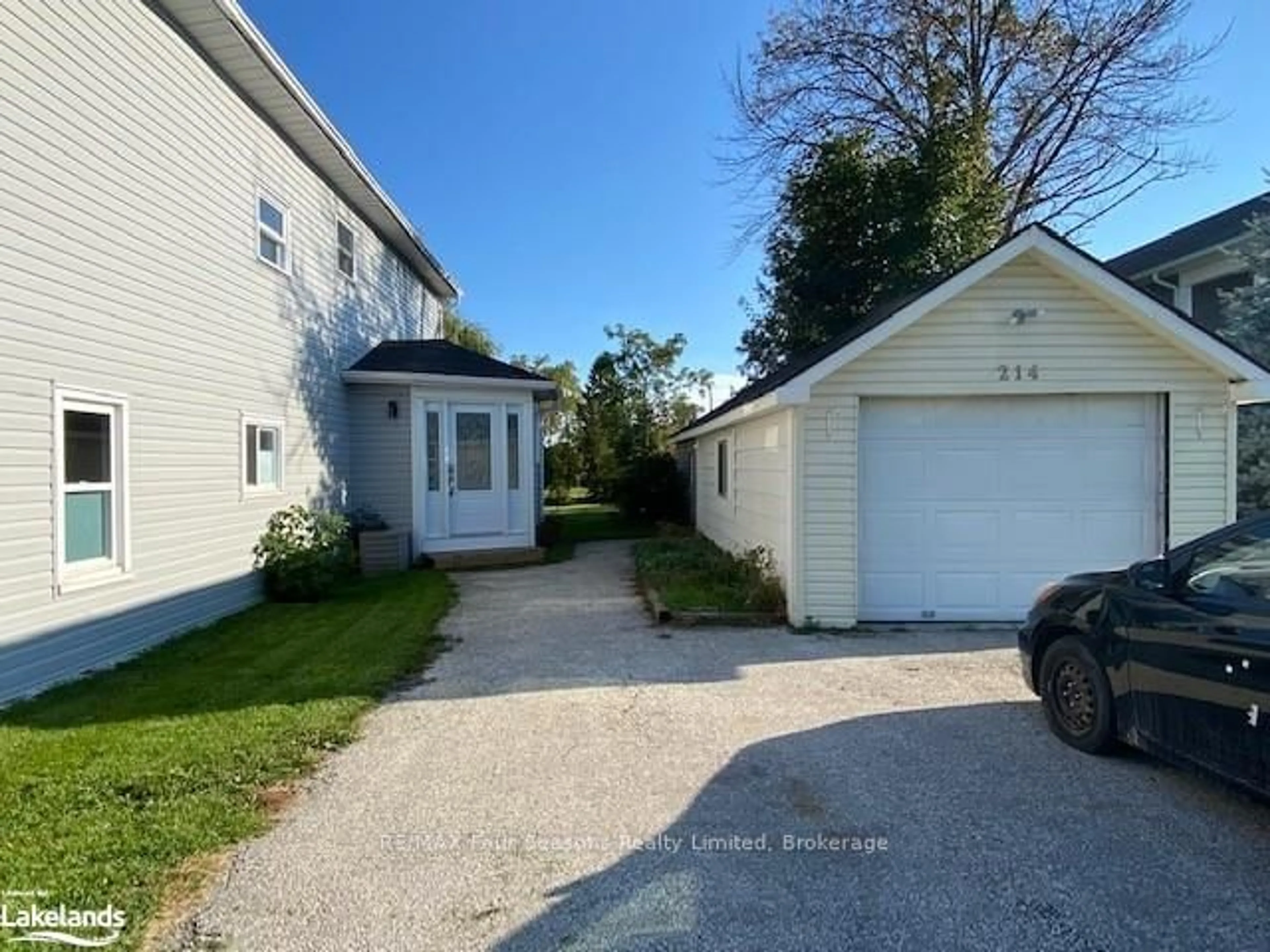 Frontside or backside of a home, the street view for 214 MONTREAL St, Clearview Ontario L0M 1S0