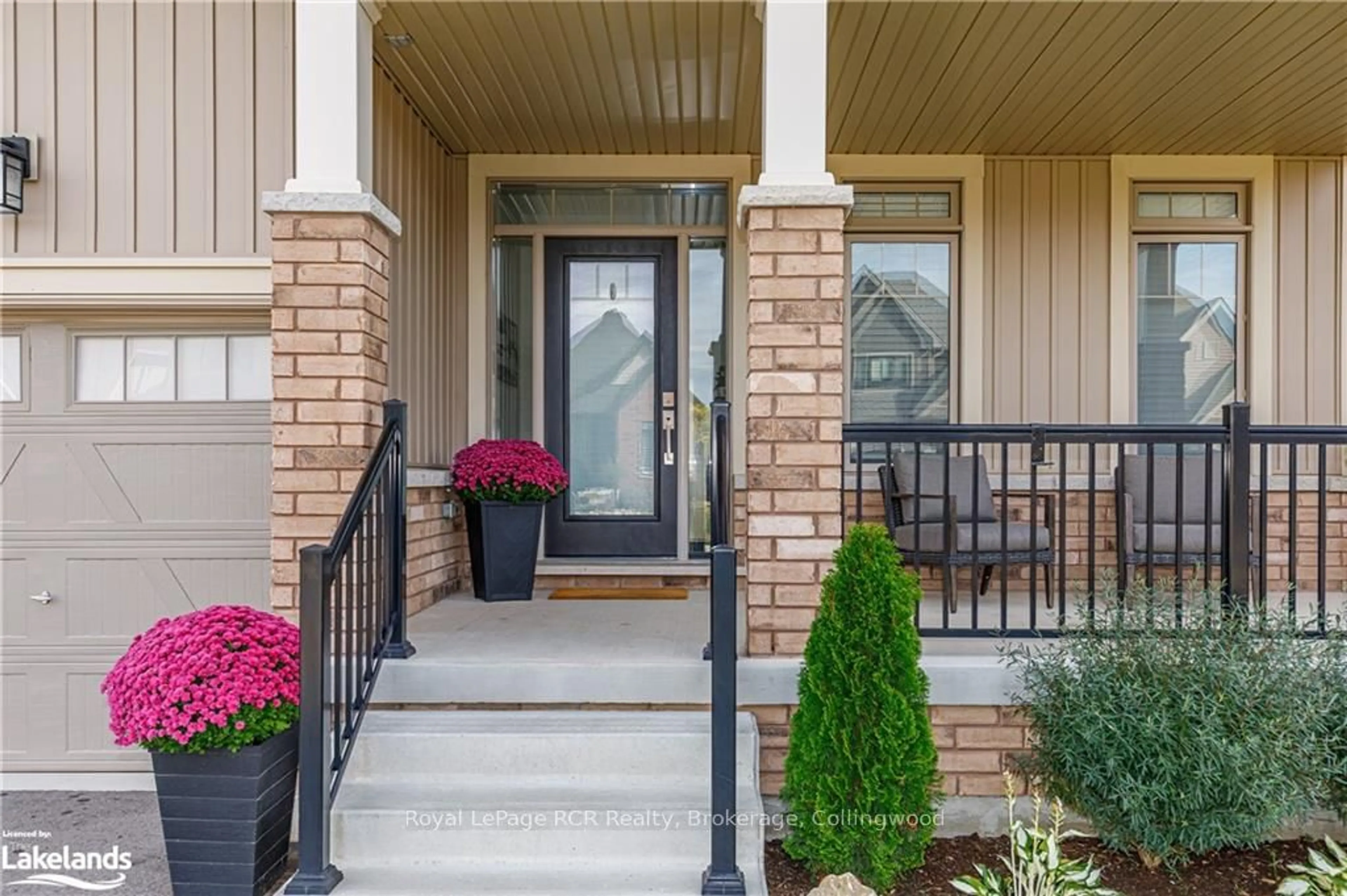 Indoor entryway, wood floors for 87 MCLEAN Ave, Collingwood Ontario L9Y 4B6