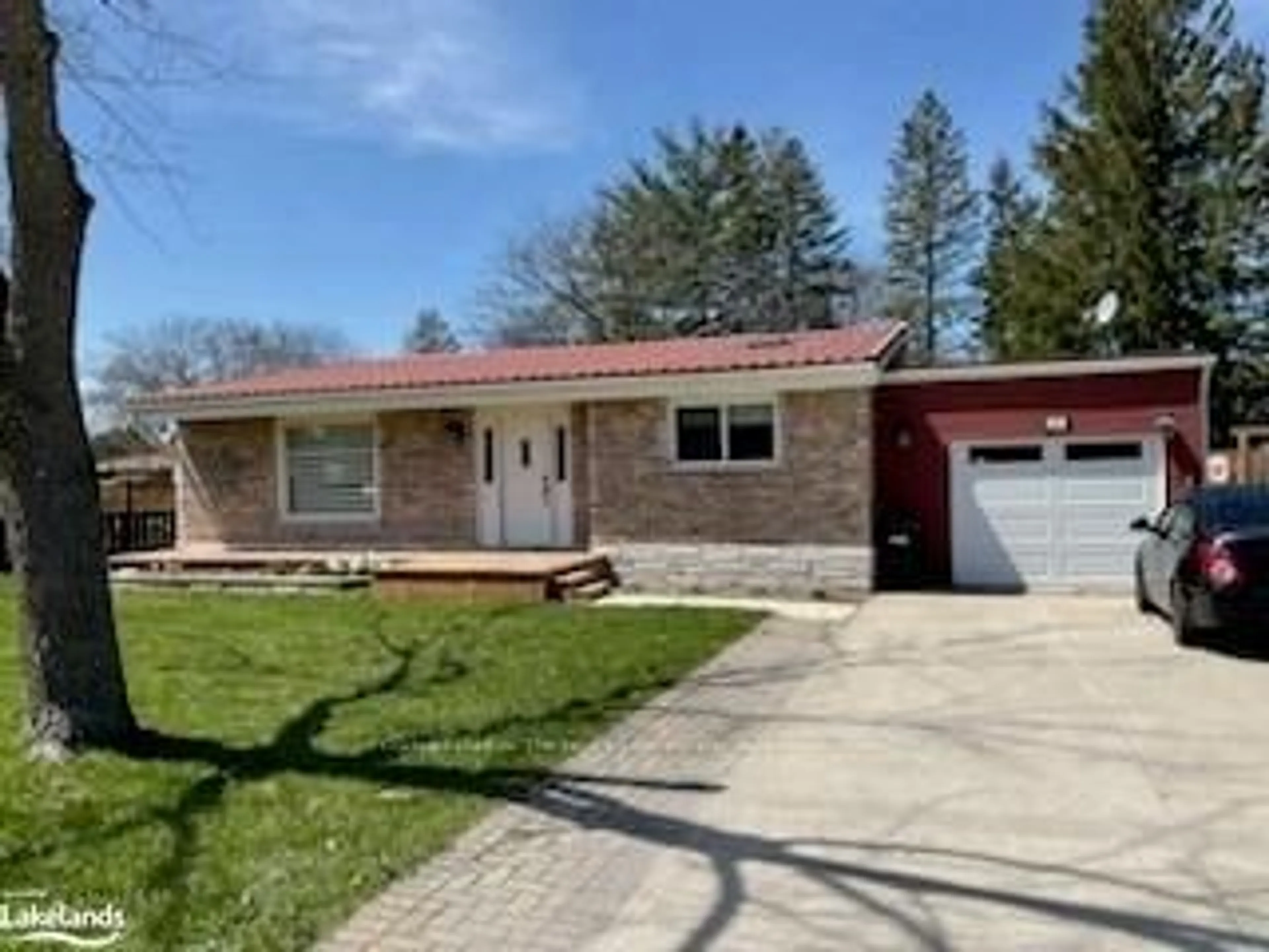 Frontside or backside of a home, cottage for 214 ELIZA St, Clearview Ontario L0M 1S0