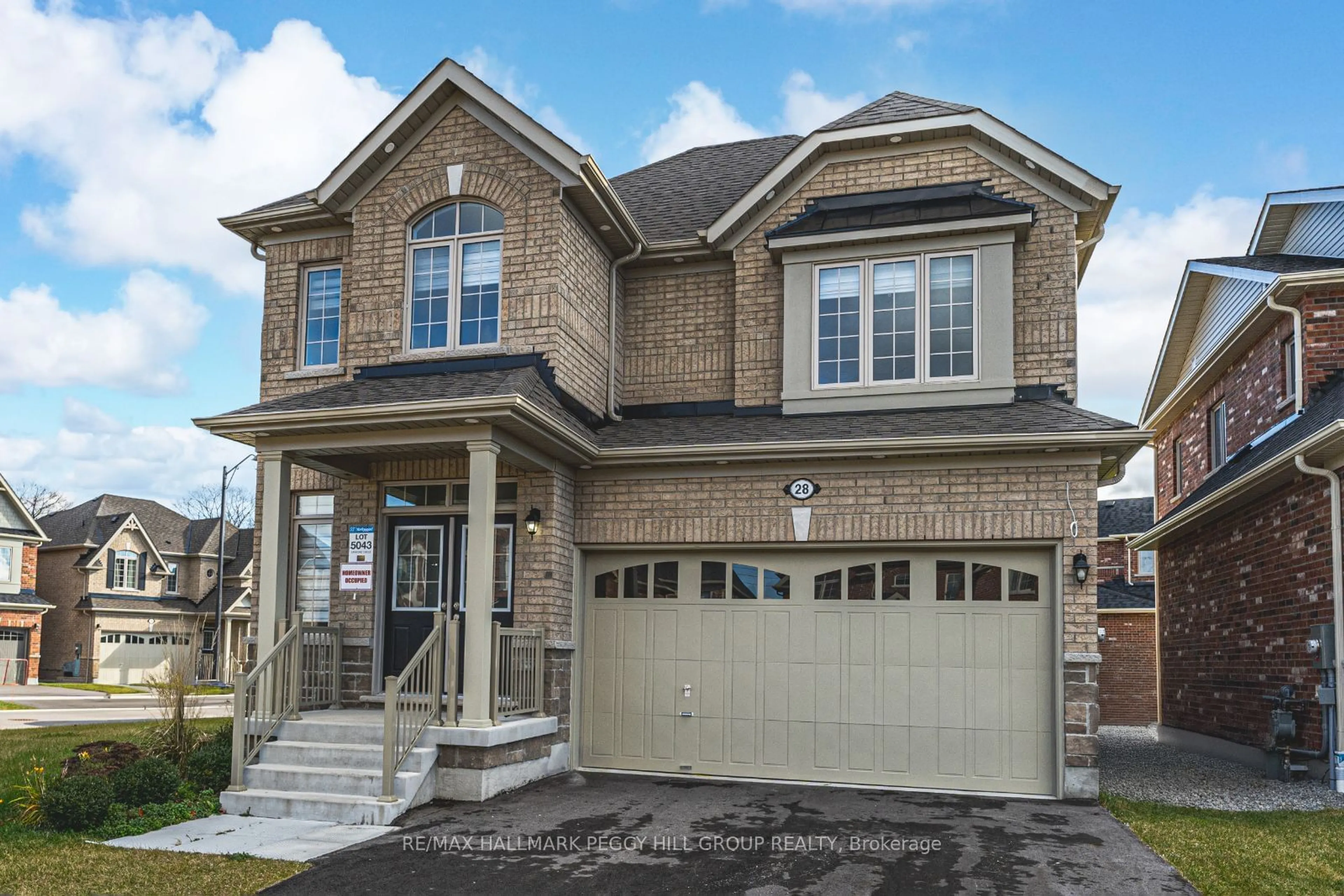 Home with brick exterior material for 28 Sanford Circ, Springwater Ontario L9X 2A8