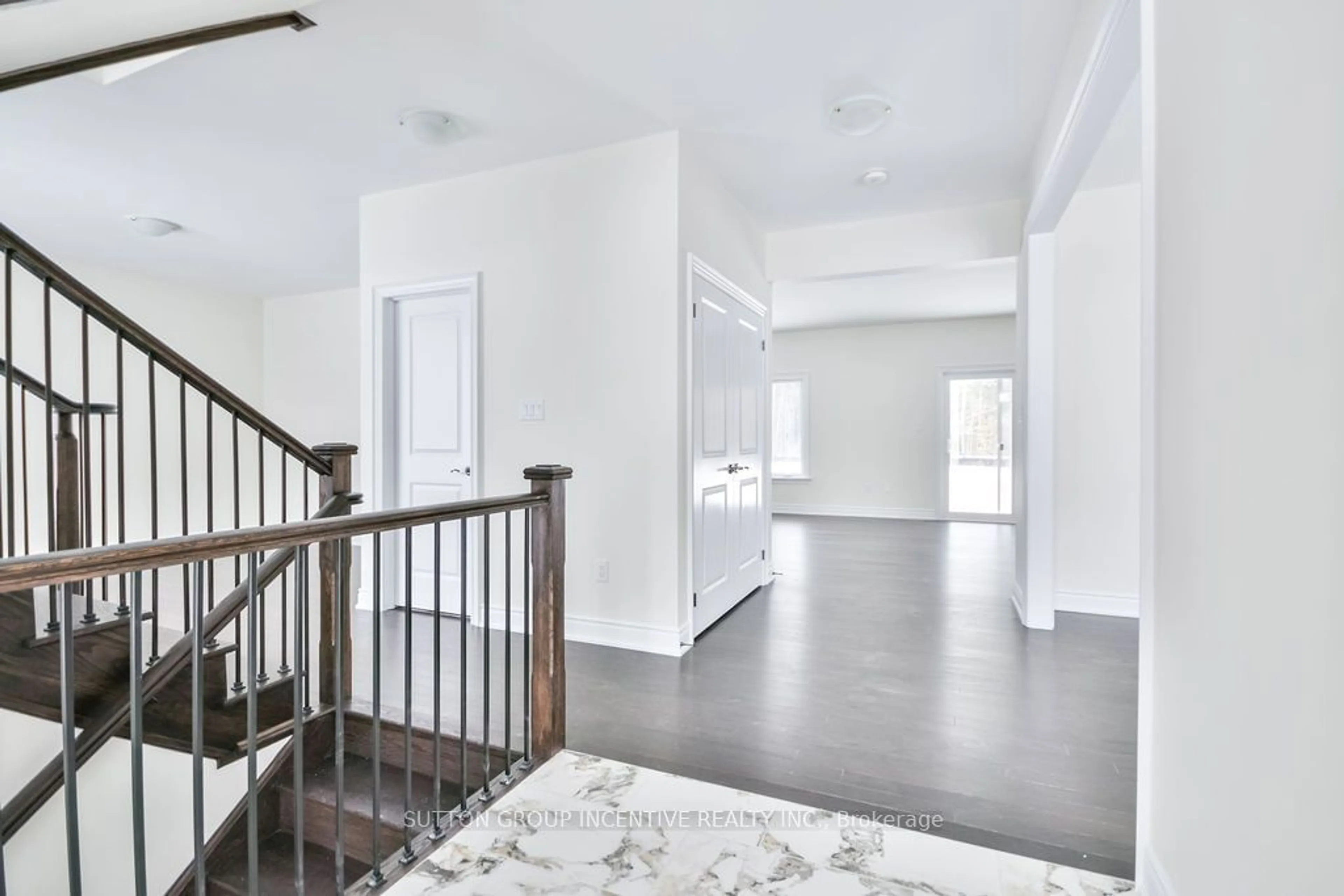 Indoor entryway, wood floors for 24 Cottonwood St, Springwater Ontario L0L 1Y2