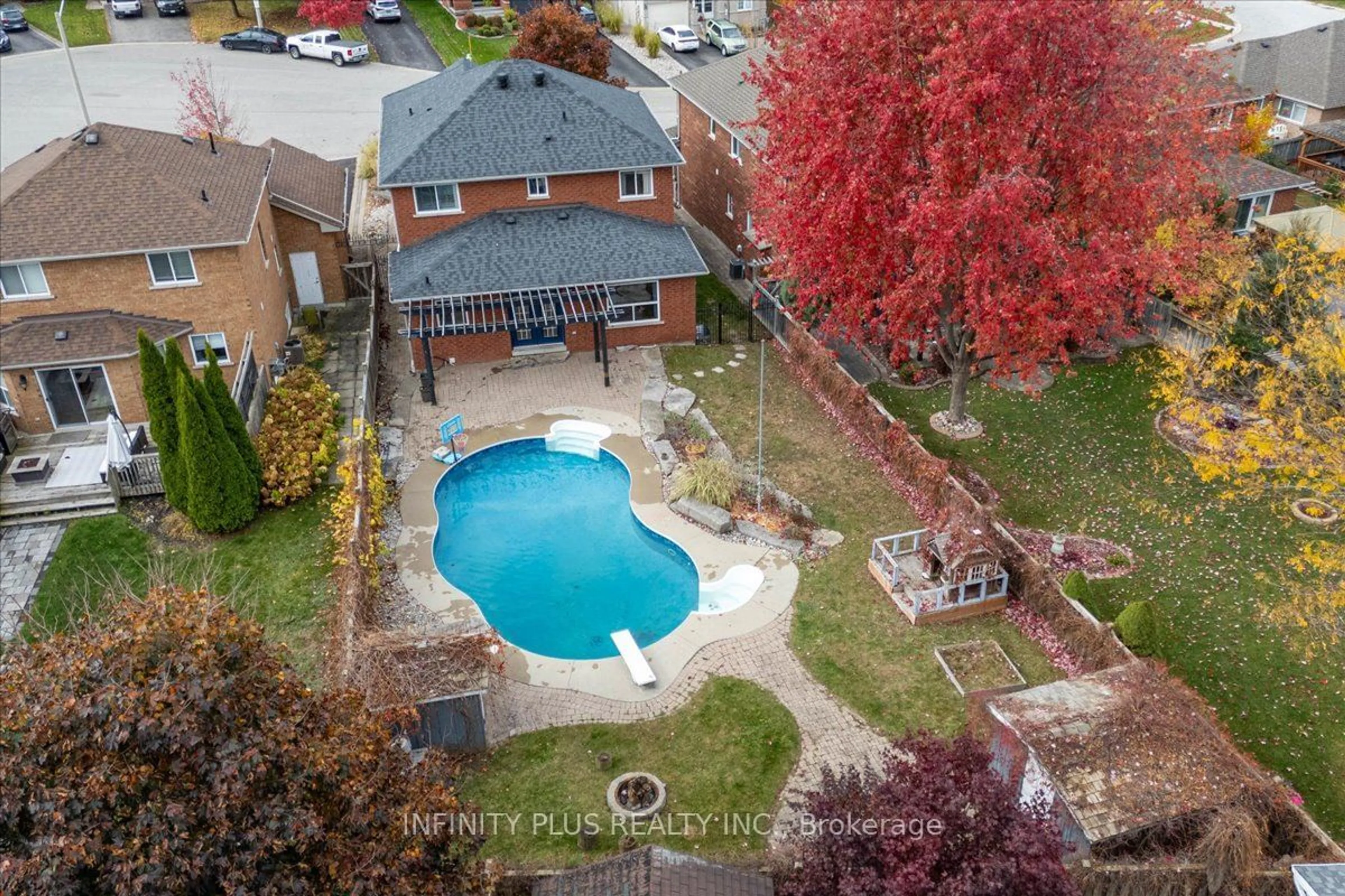 Indoor or outdoor pool for 10 Sandalwood Crt, Barrie Ontario L4N 0G8