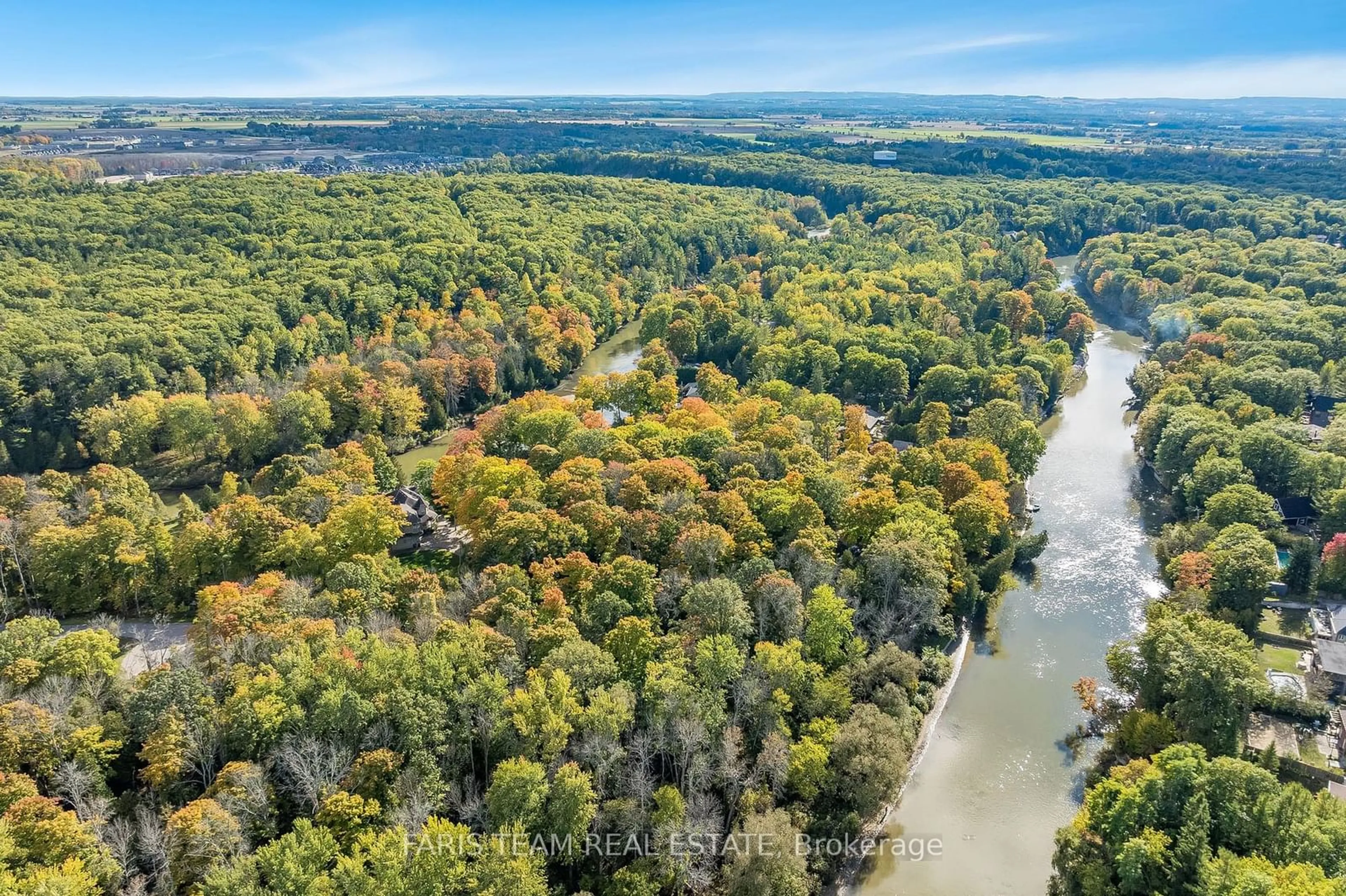 A pic from outside/outdoor area/front of a property/back of a property/a pic from drone, water/lake/river/ocean view for 47 Woodland Dr, Wasaga Beach Ontario L9Z 2V5