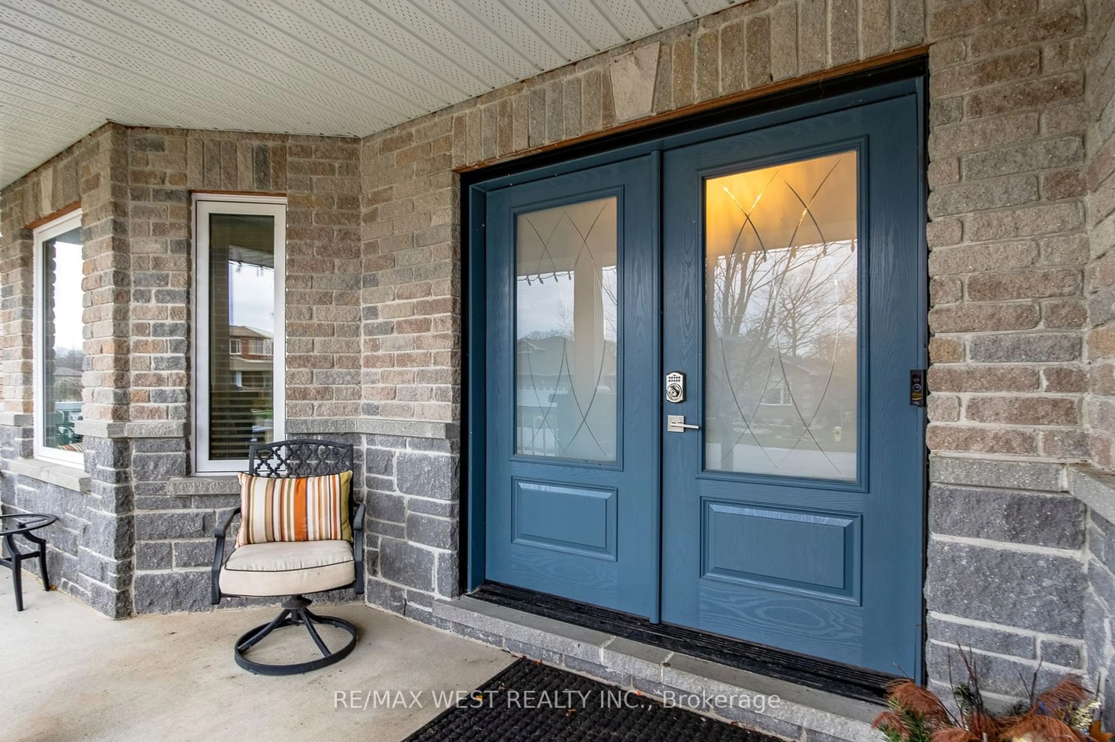 Indoor entryway, wood floors for 14 Sheppard Dr, Tay Ontario L0K 2A0