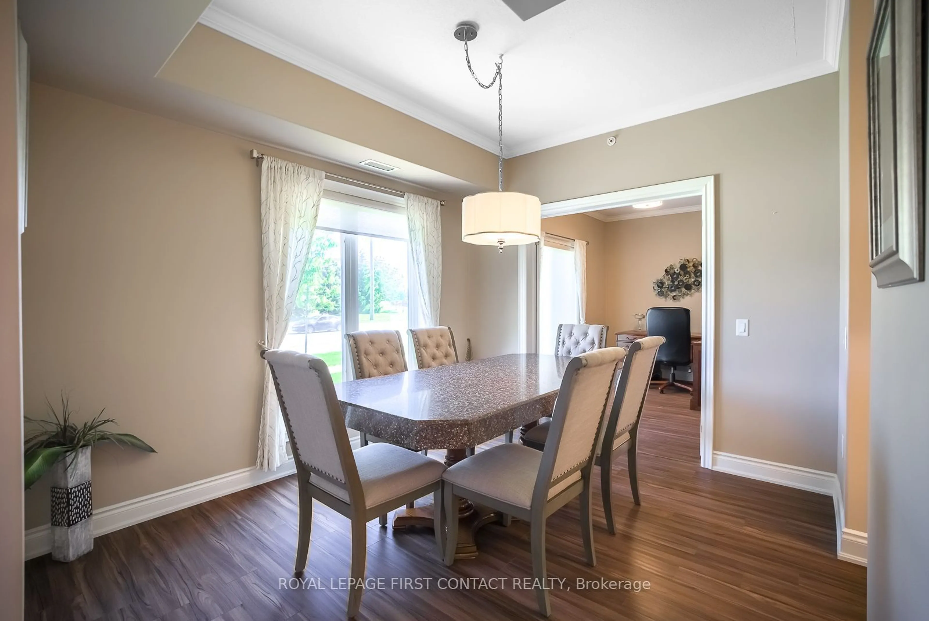 Dining room, wood floors, cottage for 720 Yonge St #101, Barrie Ontario L9G 0G9