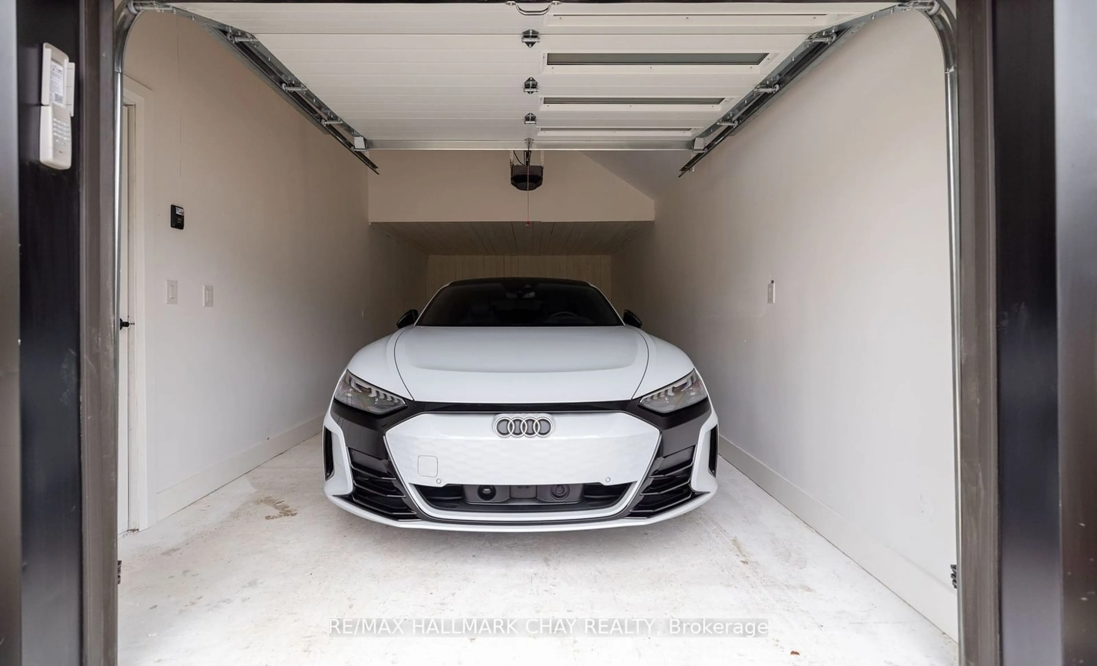 Indoor garage, cement floor for 425 Codrington St, Barrie Ontario L4M 1S9