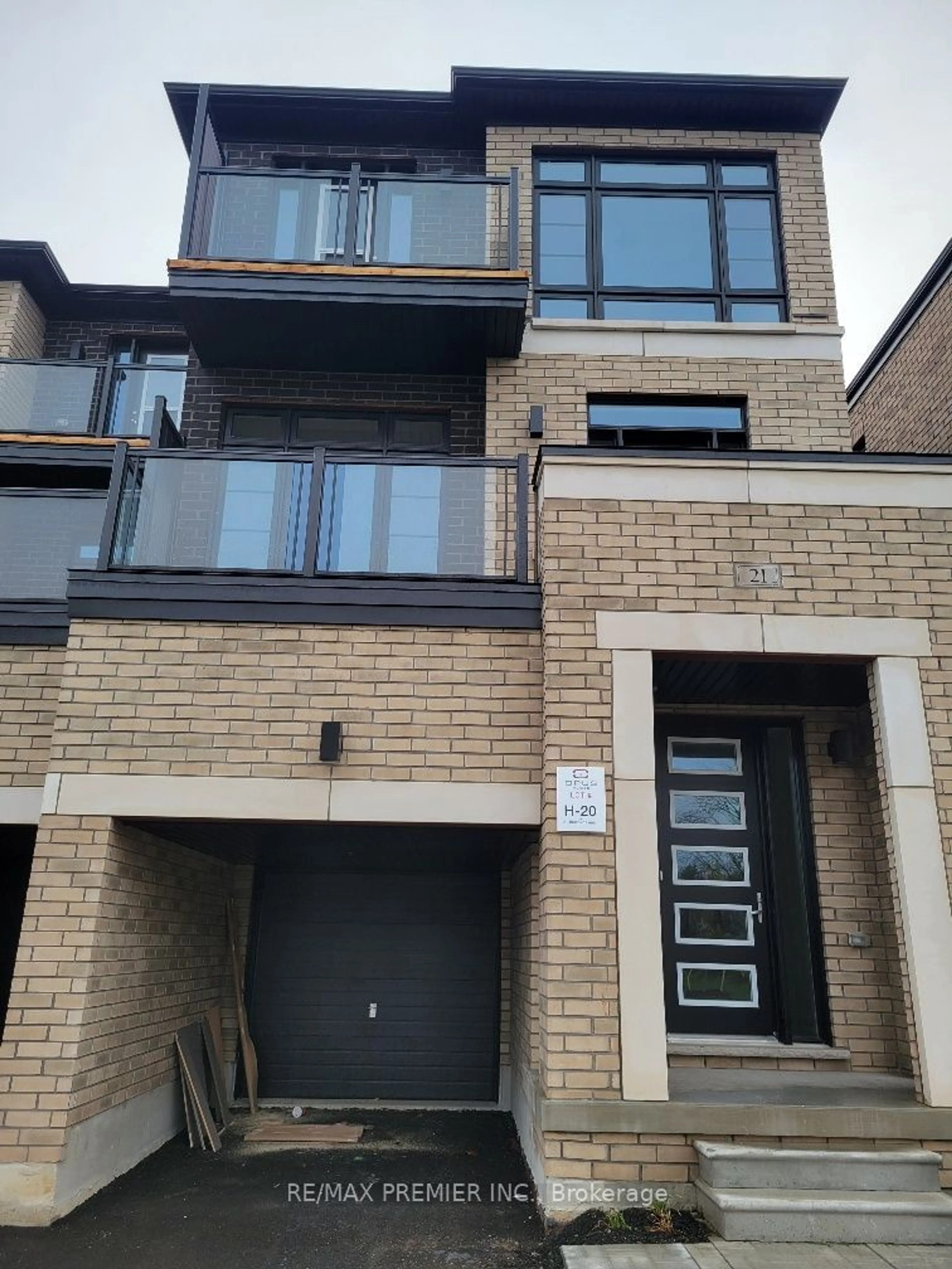 A pic from exterior of the house or condo, the front or back of building for 21 Bluebird Lane, Barrie Ontario L9J 0M3