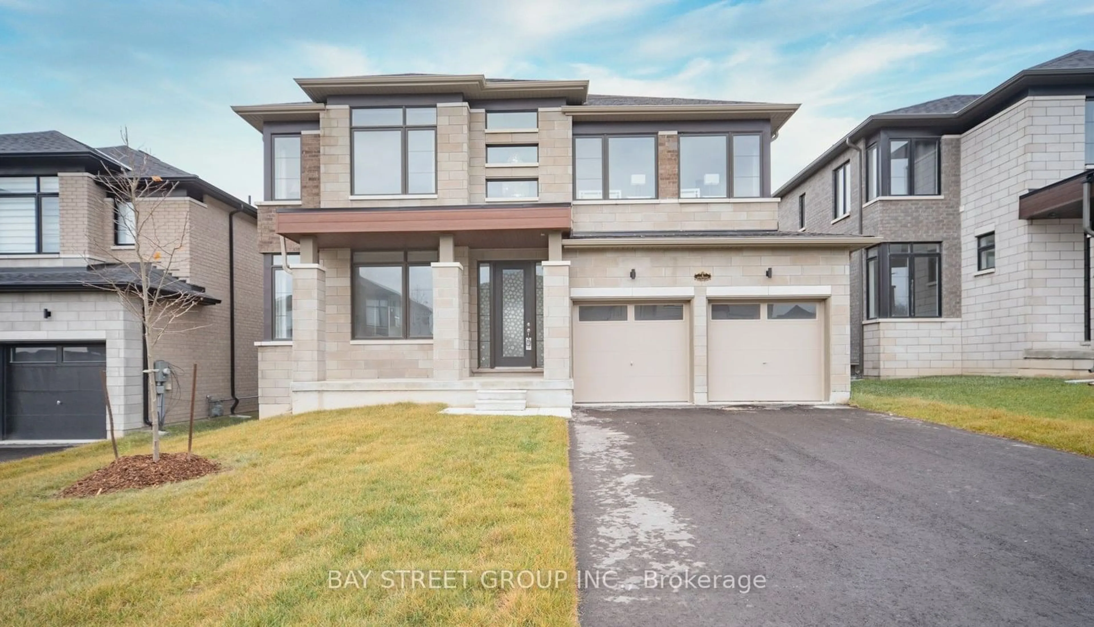 Frontside or backside of a home, the street view for 5 Del Ray Cres, Wasaga Beach Ontario L9Z 0N7