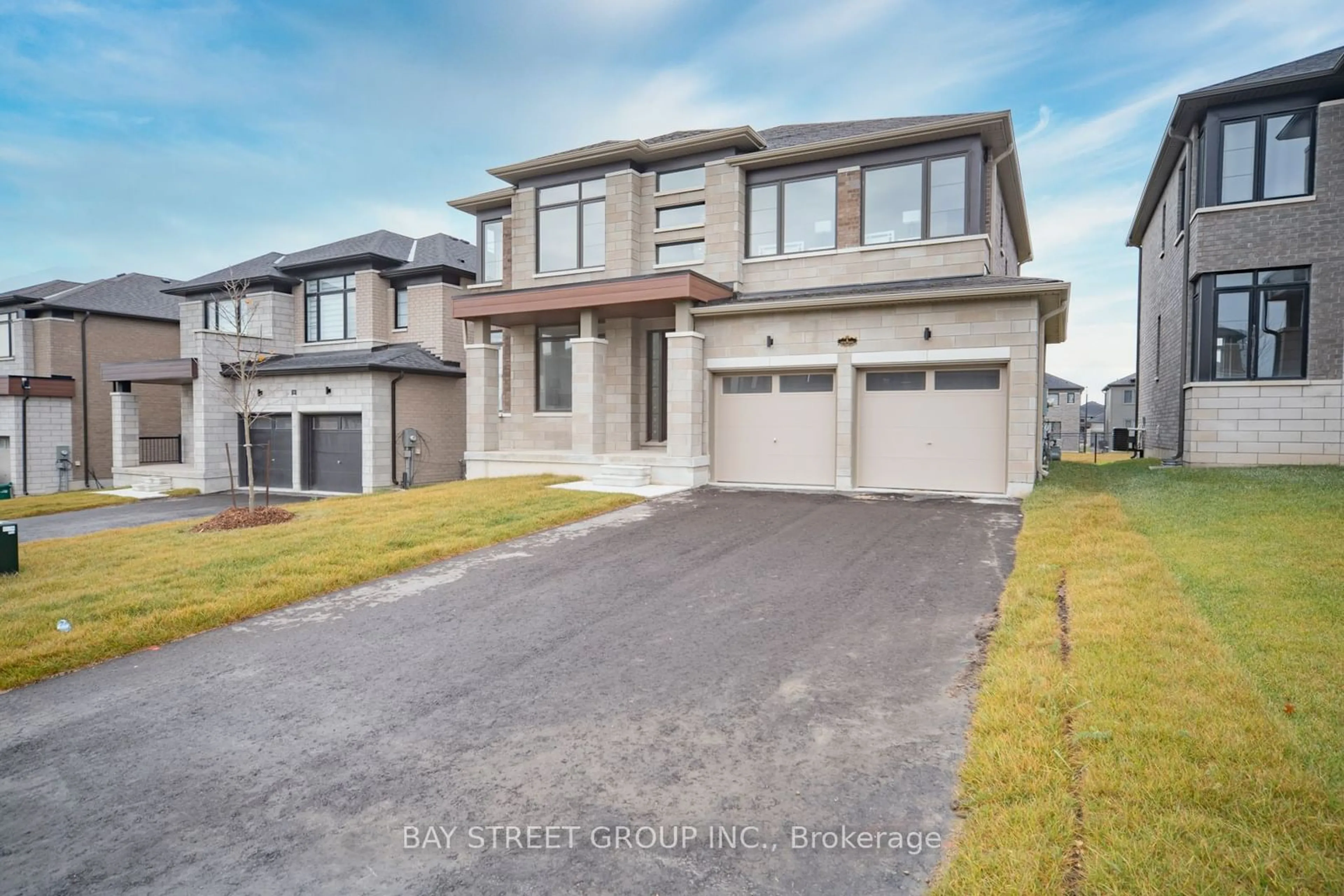 Frontside or backside of a home, the street view for 5 Del Ray Cres, Wasaga Beach Ontario L9Z 0N7