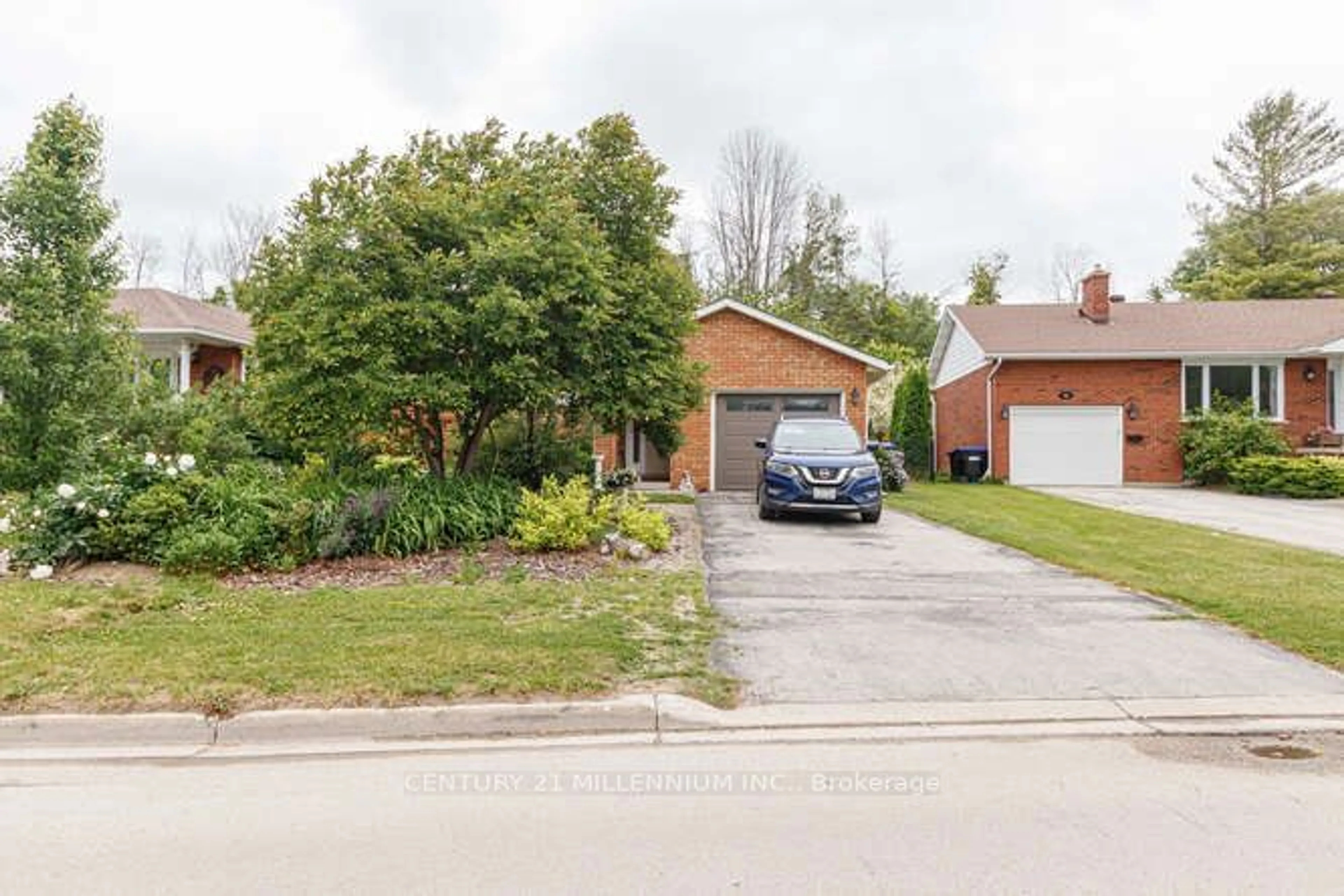 Frontside or backside of a home, the street view for 96 Lockhart Rd, Collingwood Ontario L9Y 4L6