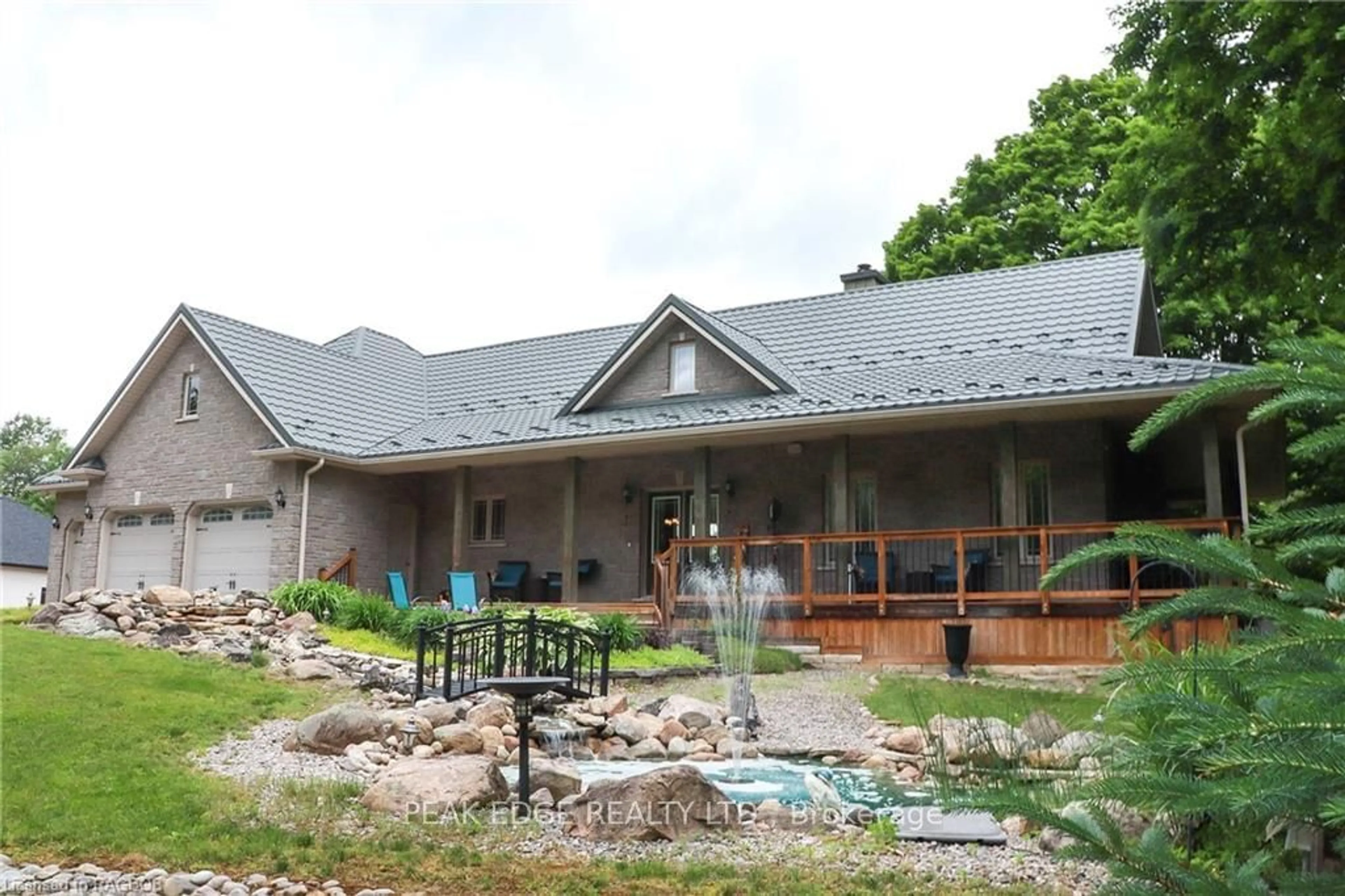 Patio, cottage for 2511 GEORGE Pkwy, Springwater Ontario L0L 1Y3