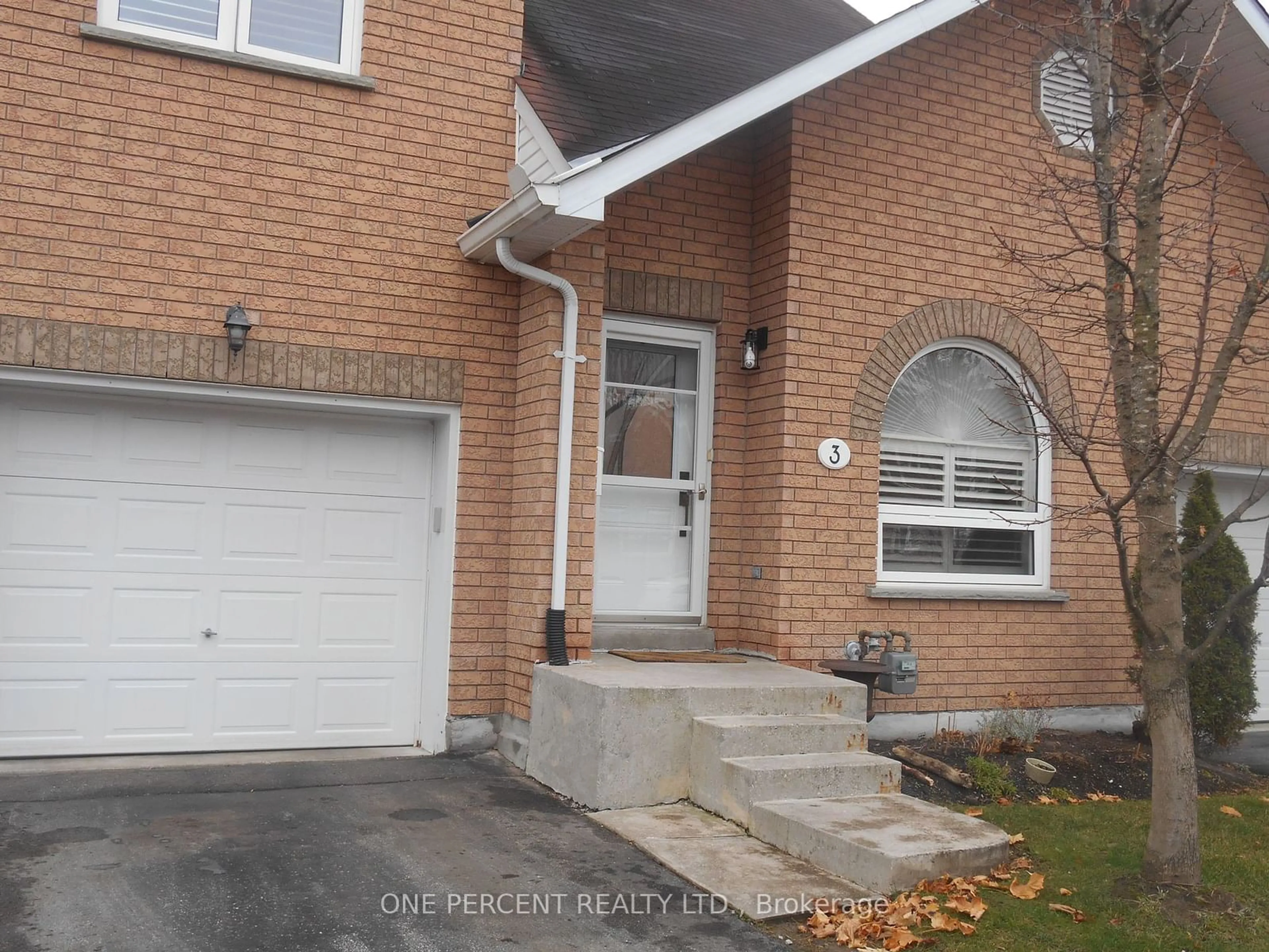 A pic from exterior of the house or condo, the street view for 318 Little Ave #3, Barrie Ontario L4N 2Z6