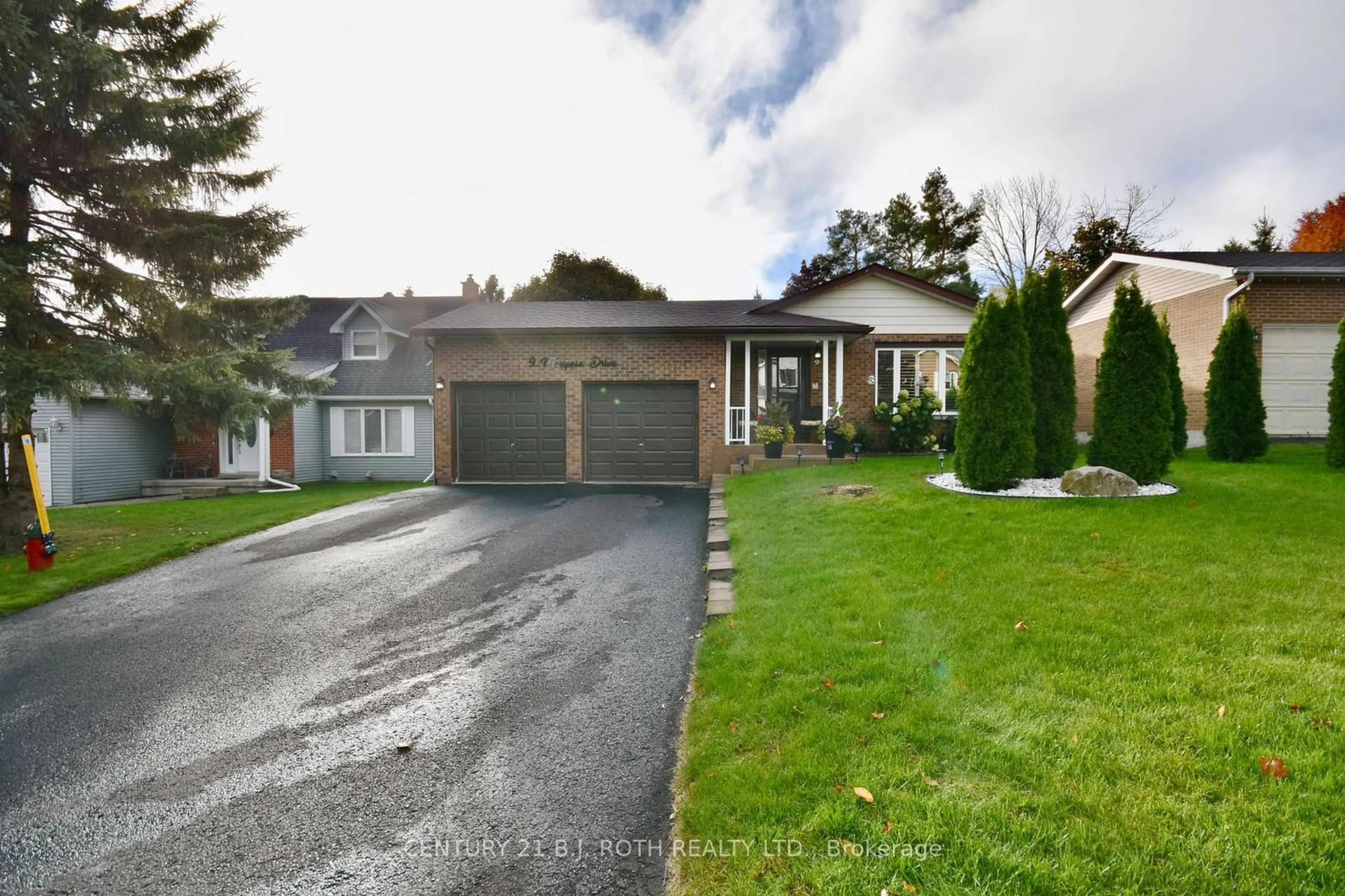 Frontside or backside of a home, the street view for 9 Mariposa Dr, Orillia Ontario L3V 7G6