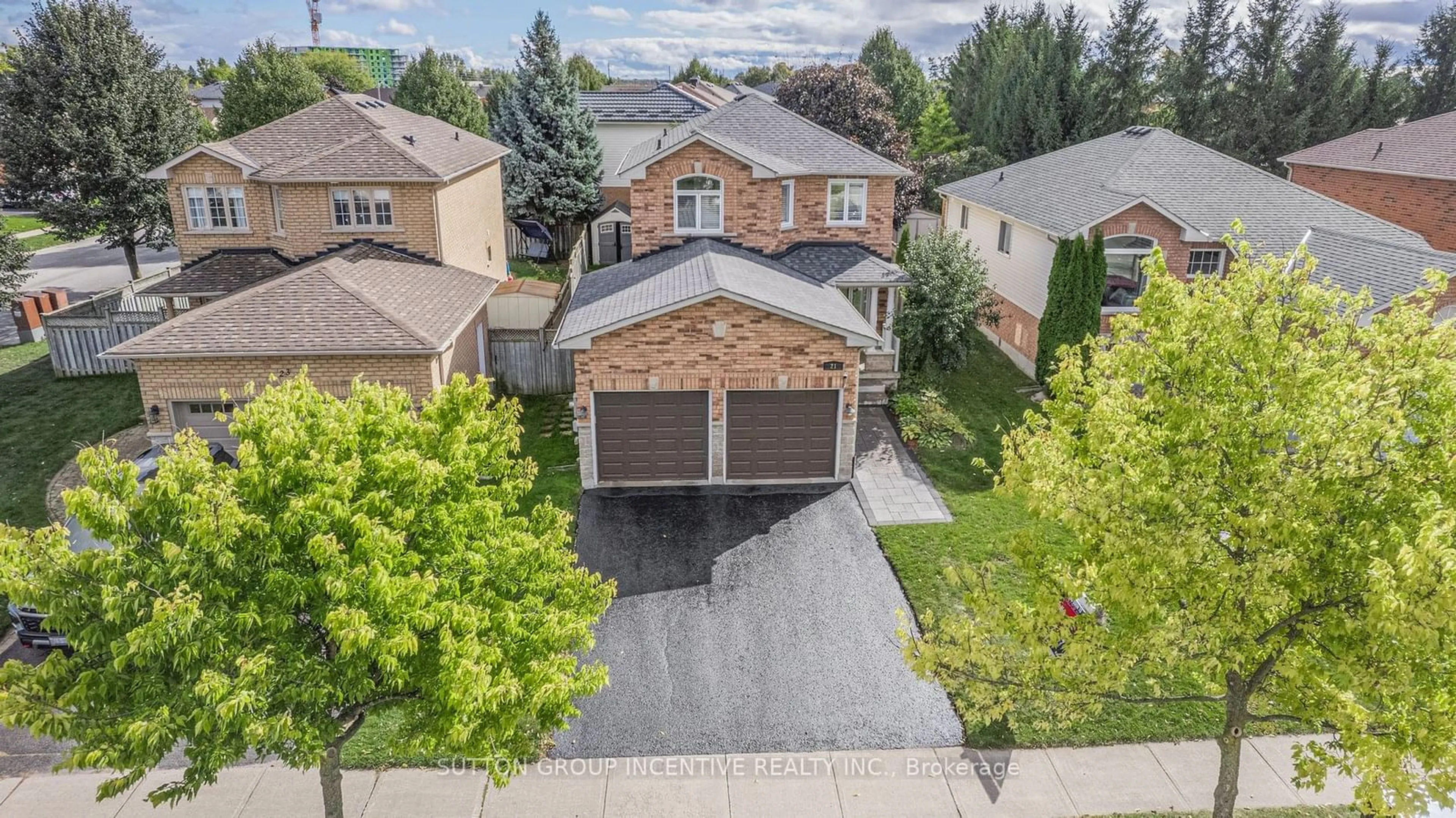 Frontside or backside of a home, the street view for 21 Leslie Ave, Barrie Ontario L4N 9N9