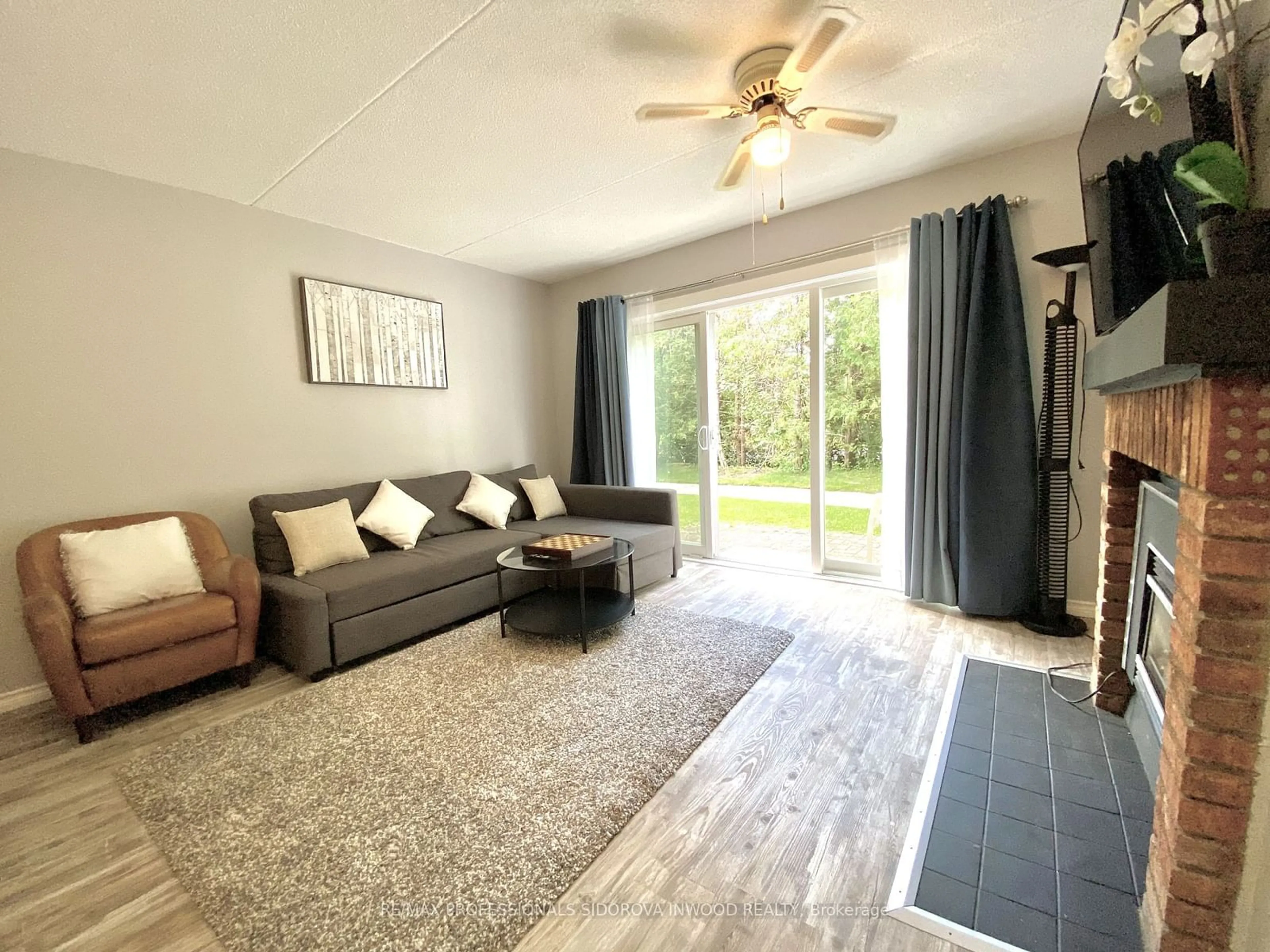 Living room, carpet floors for 21 Dawson Dr #74, Collingwood Ontario L9Y 5B4