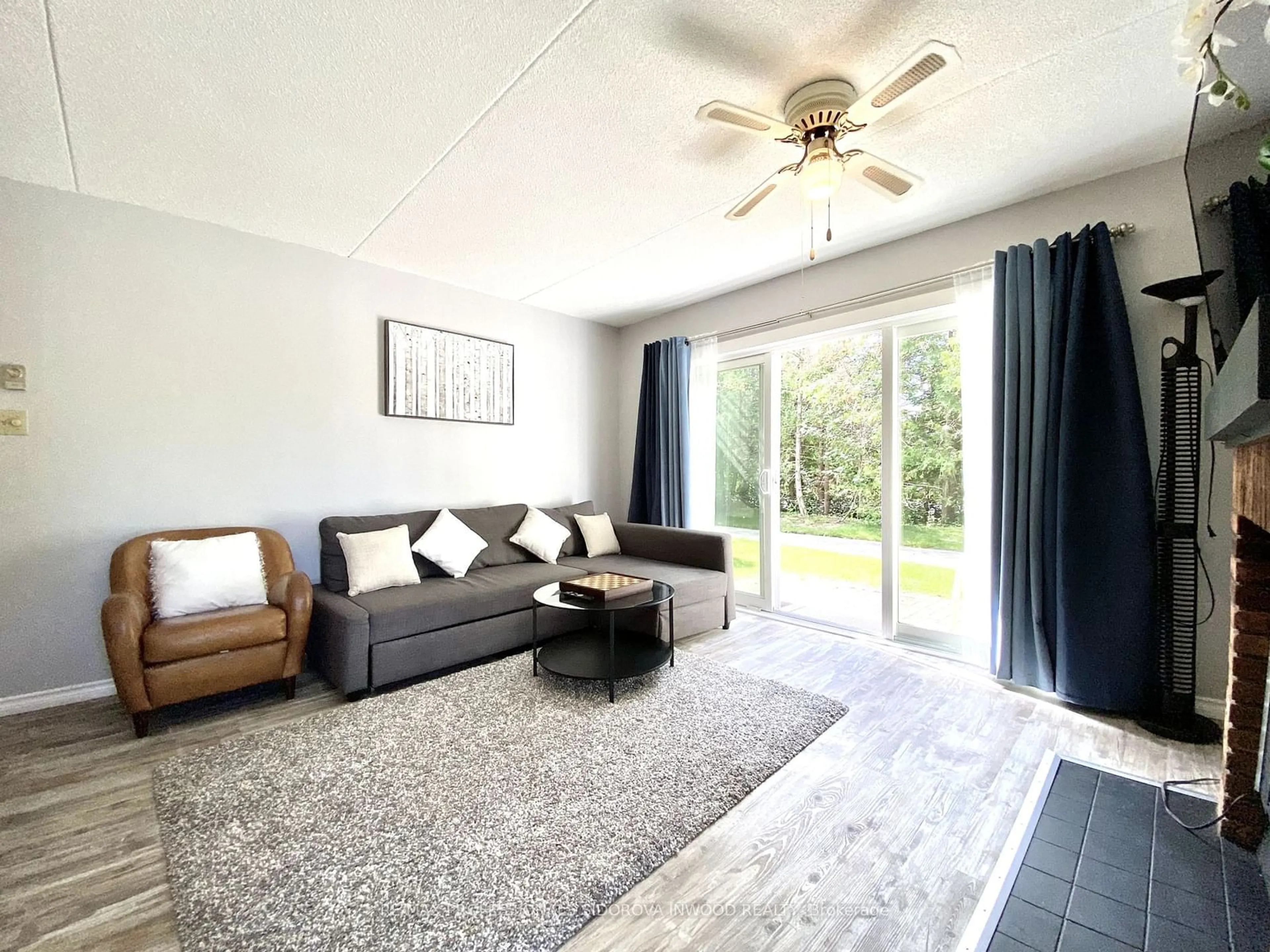 Living room, carpet floors for 21 Dawson Dr #74, Collingwood Ontario L9Y 5B4