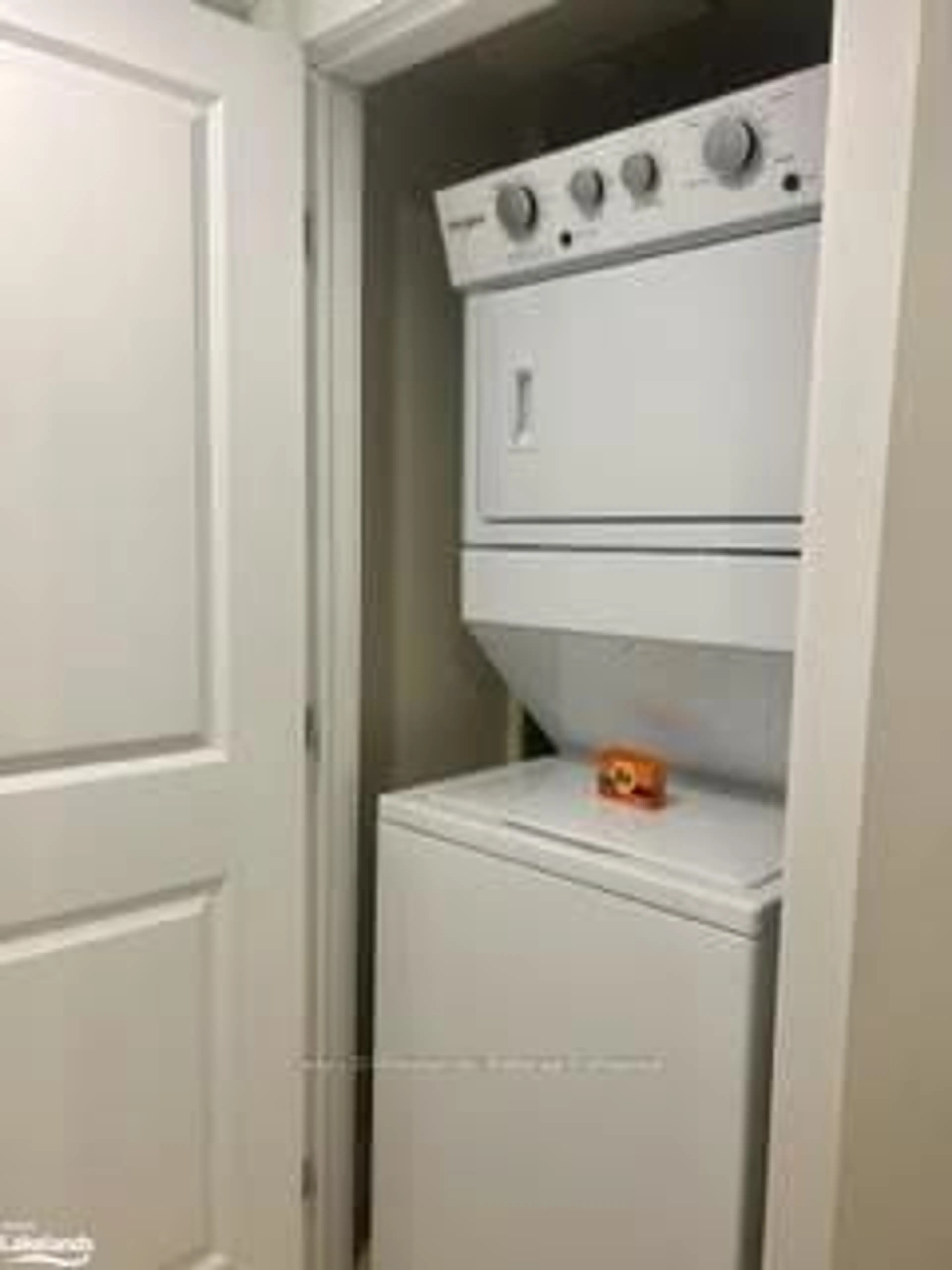 Washer and dryer for 9 HARBOUR St #2116-21, Collingwood Ontario L9Y 5C5