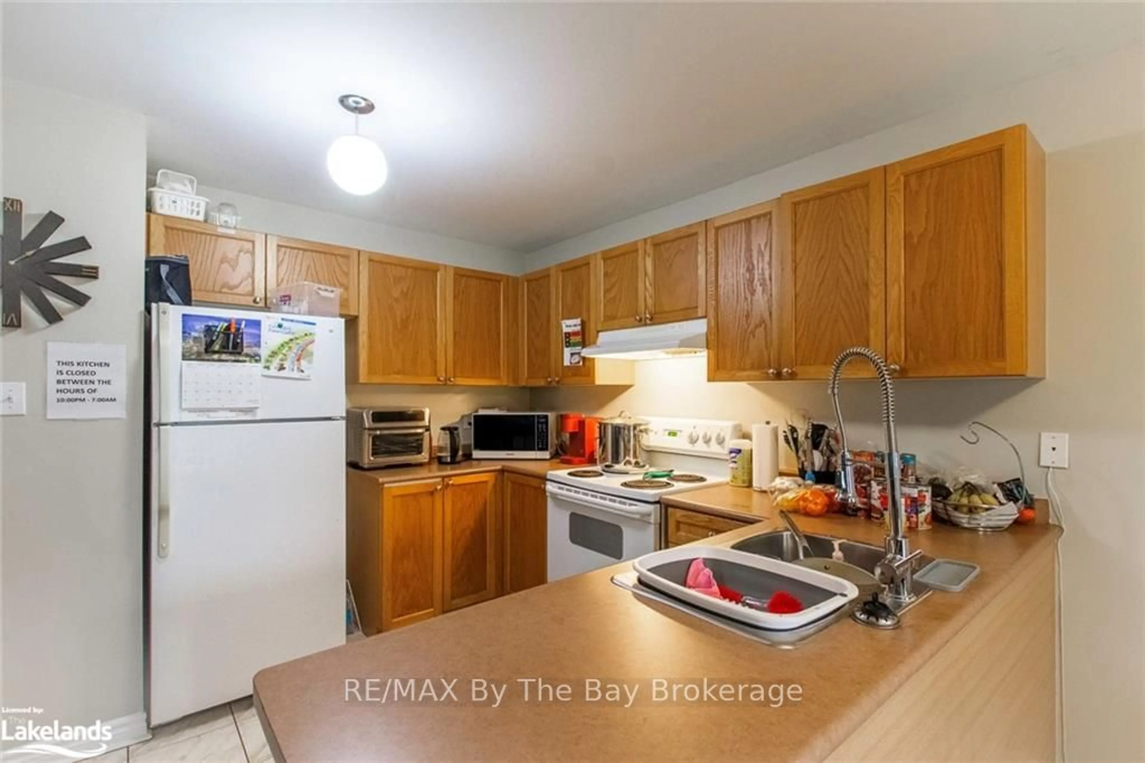 Standard kitchen for 48 ROSE VALLEY Way, Wasaga Beach Ontario L9Z 3C4