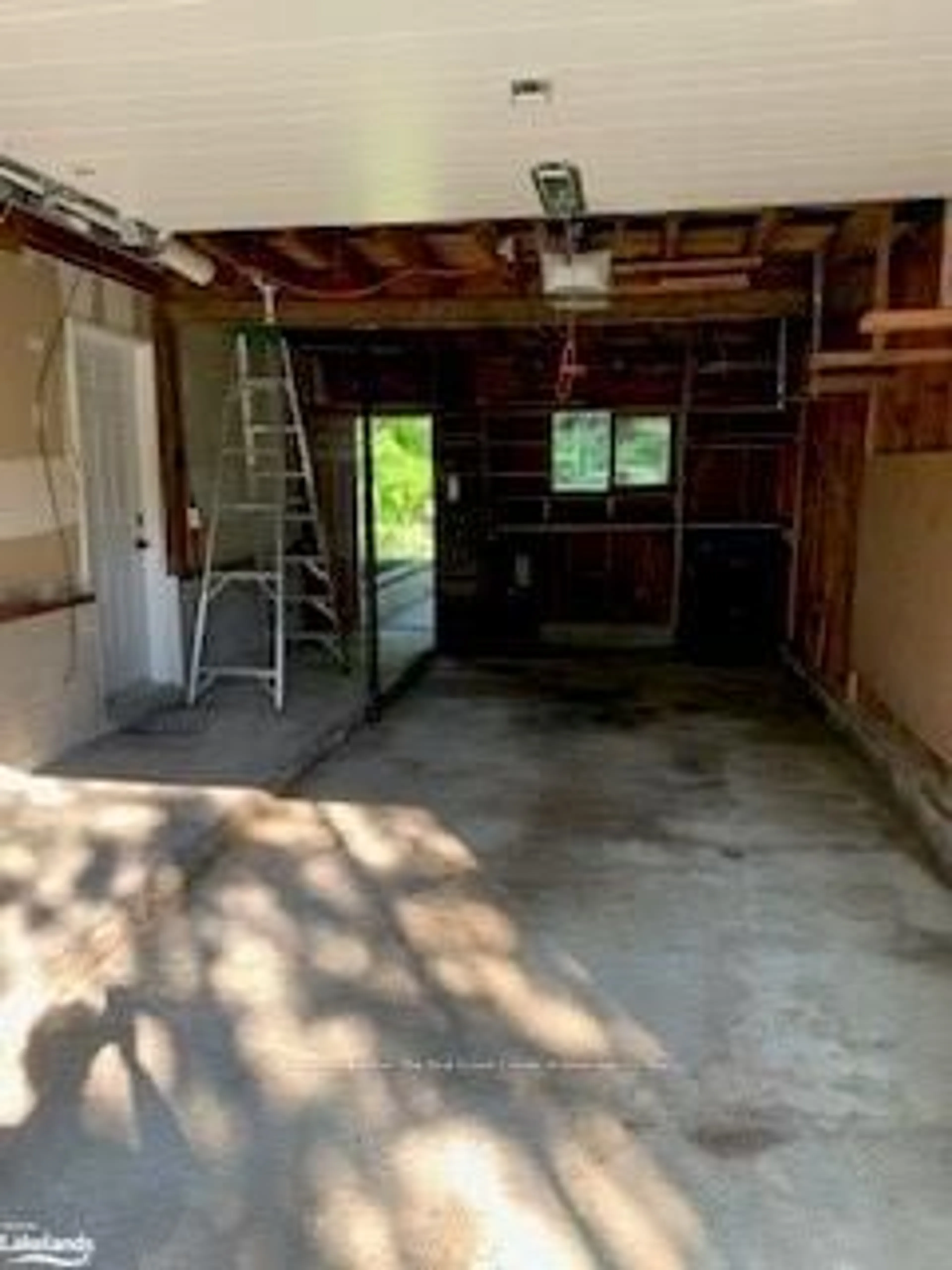 Indoor garage, cement floor for 267 JOHN St, Clearview Ontario L0M 1S0