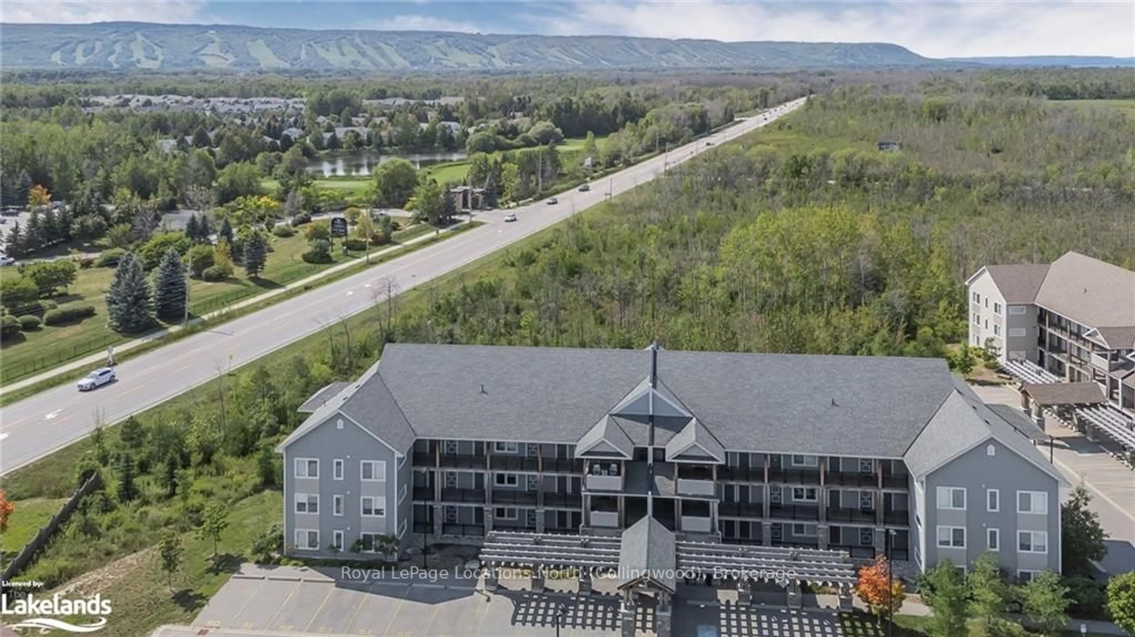 A pic from exterior of the house or condo, the front or back of building for 4 ANCHORAGE Cres #104, Collingwood Ontario L9Y 0Y6