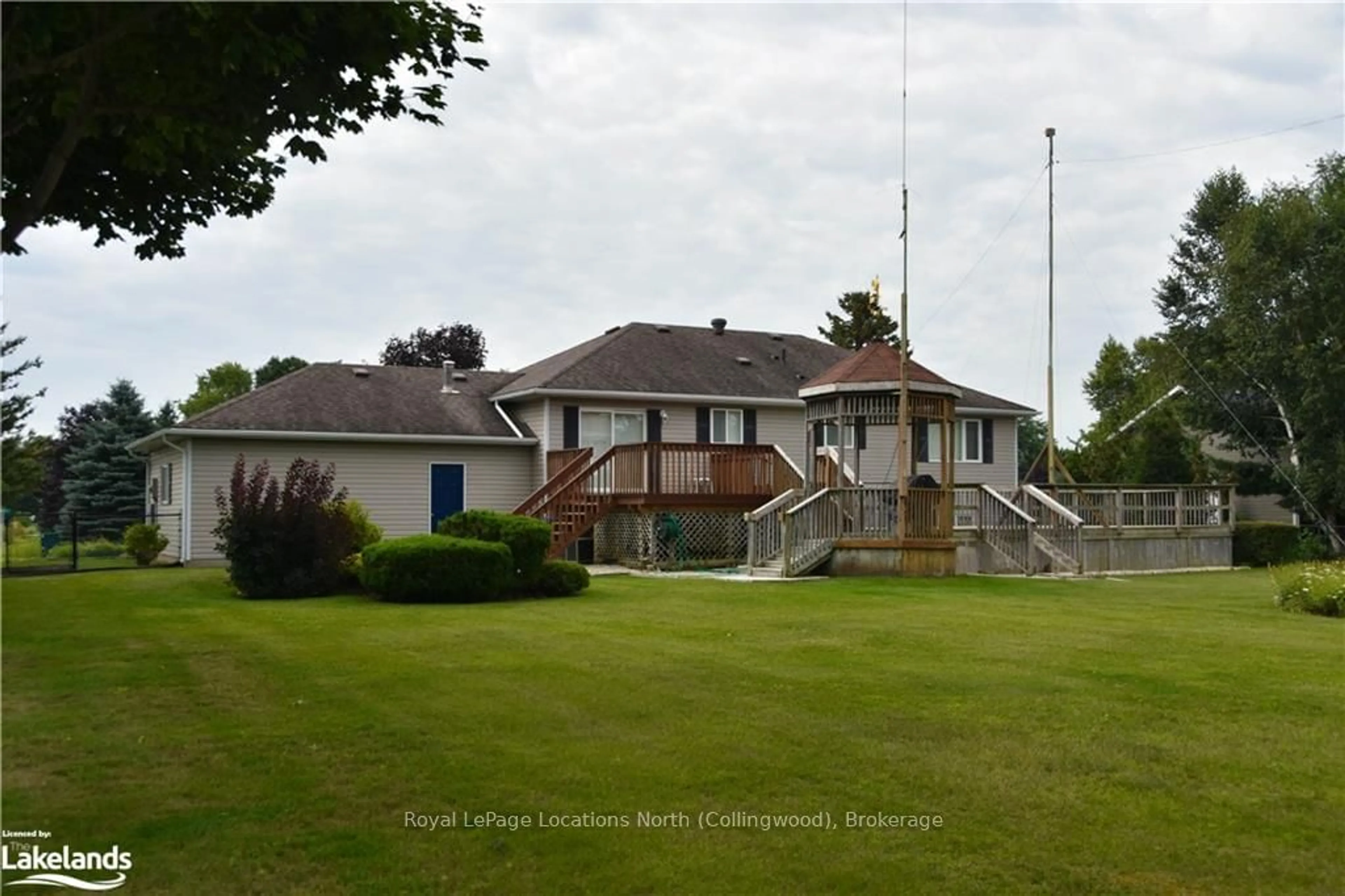 Frontside or backside of a home, the front or back of building for 38 MCKEAN Blvd, Clearview Ontario L0M 1P0