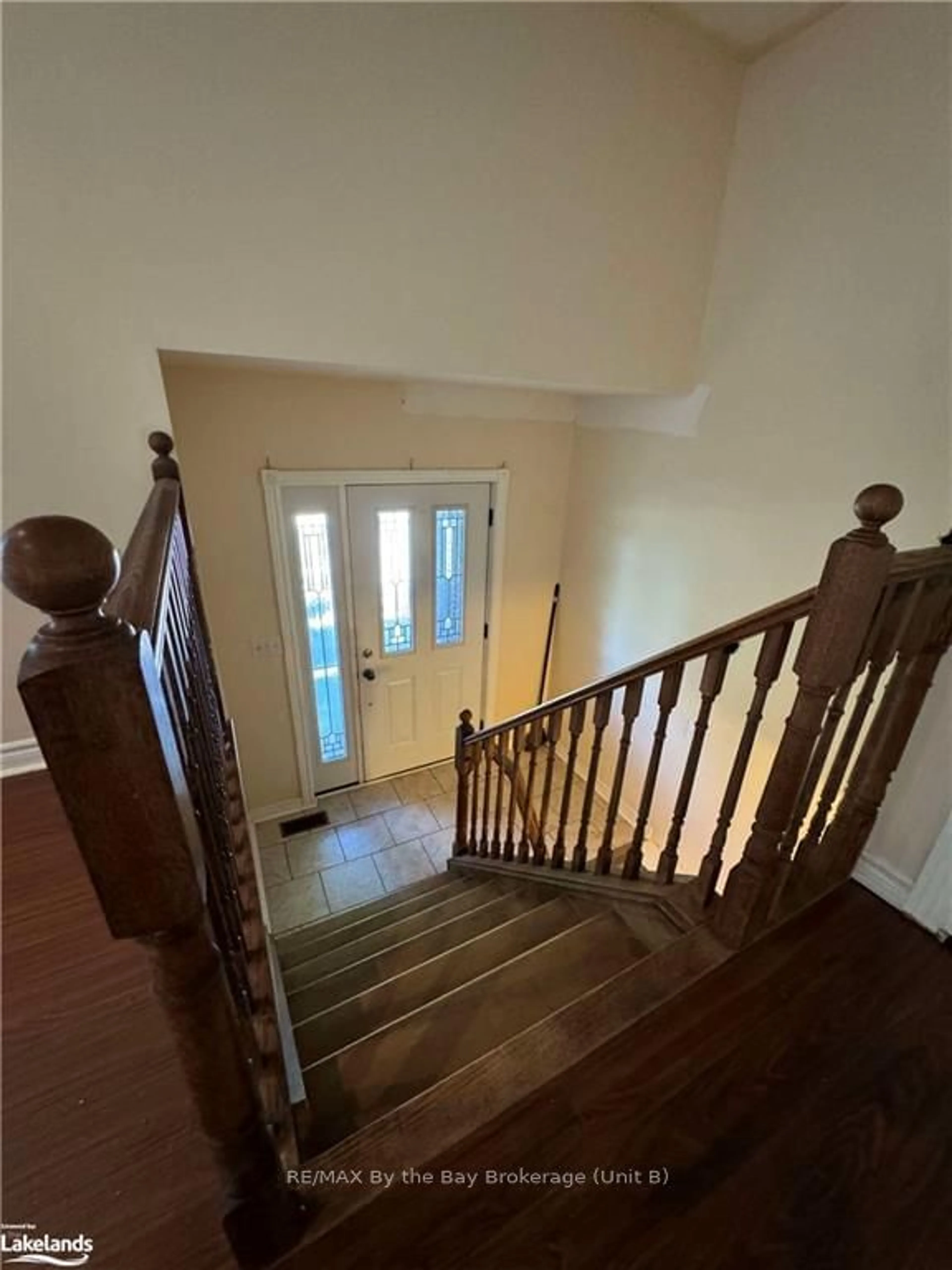 Stairs for 51 SMALLMAN Dr, Wasaga Beach Ontario L9Z 1L3