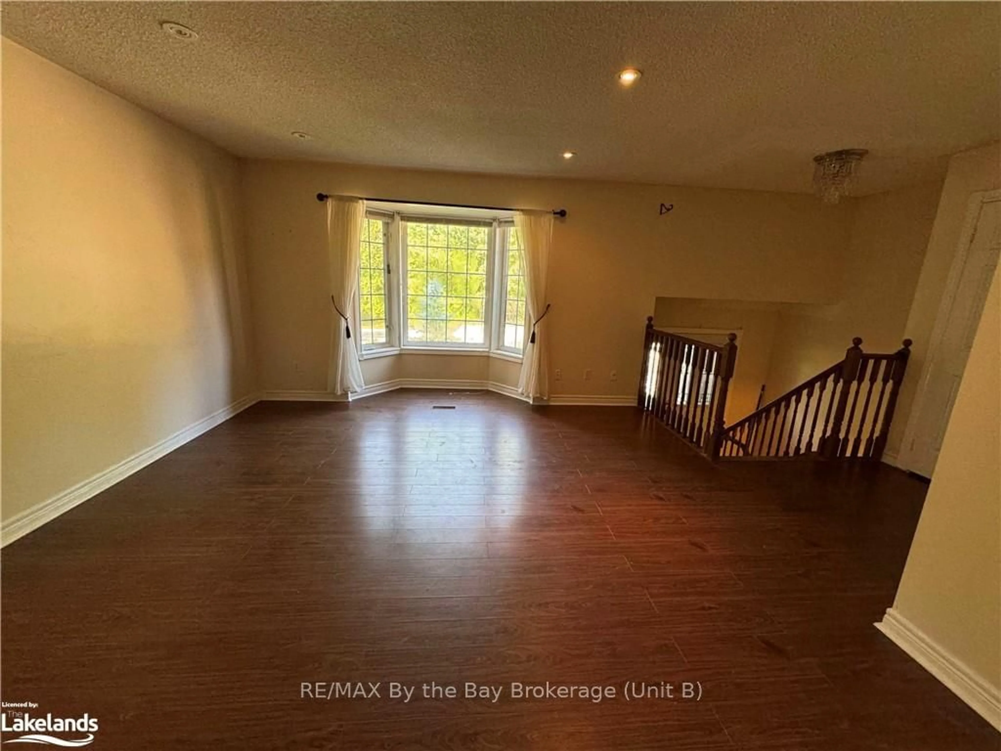 A pic of a room, wood floors for 51 SMALLMAN Dr, Wasaga Beach Ontario L9Z 1L3