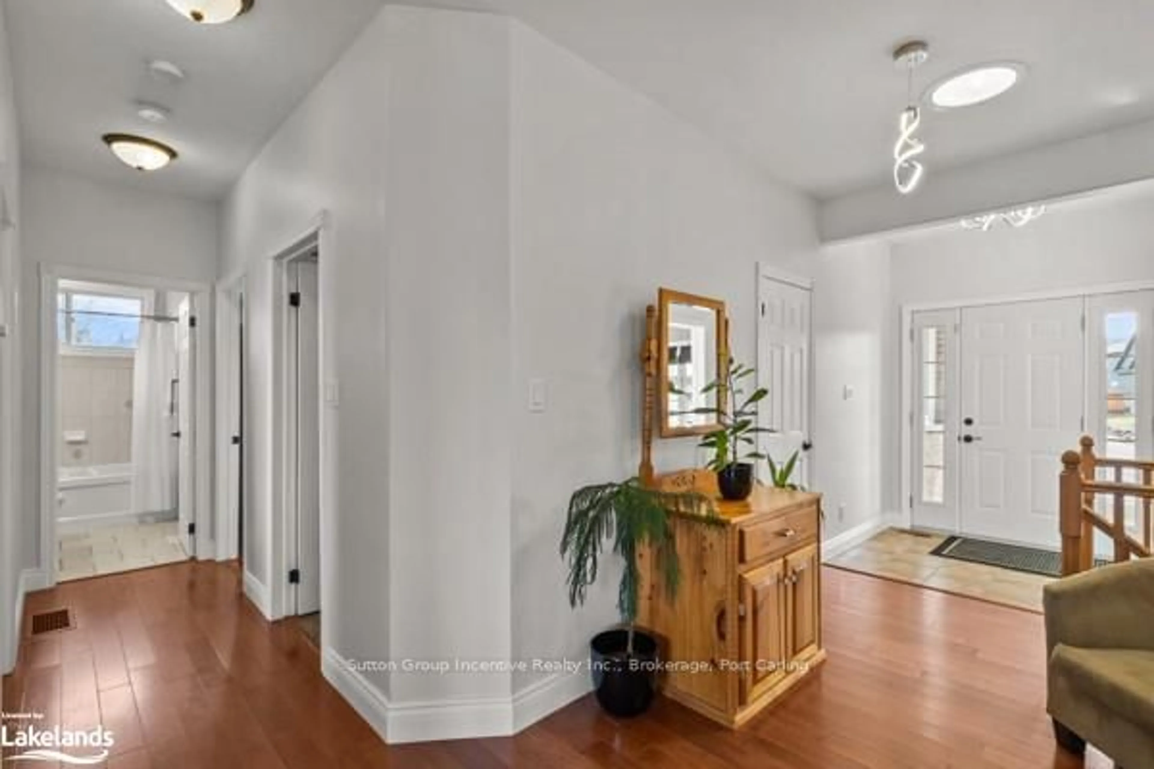 Indoor entryway, wood floors for 22 BOURGEOIS BEACH Rd, Tay Ontario L0K 2A0