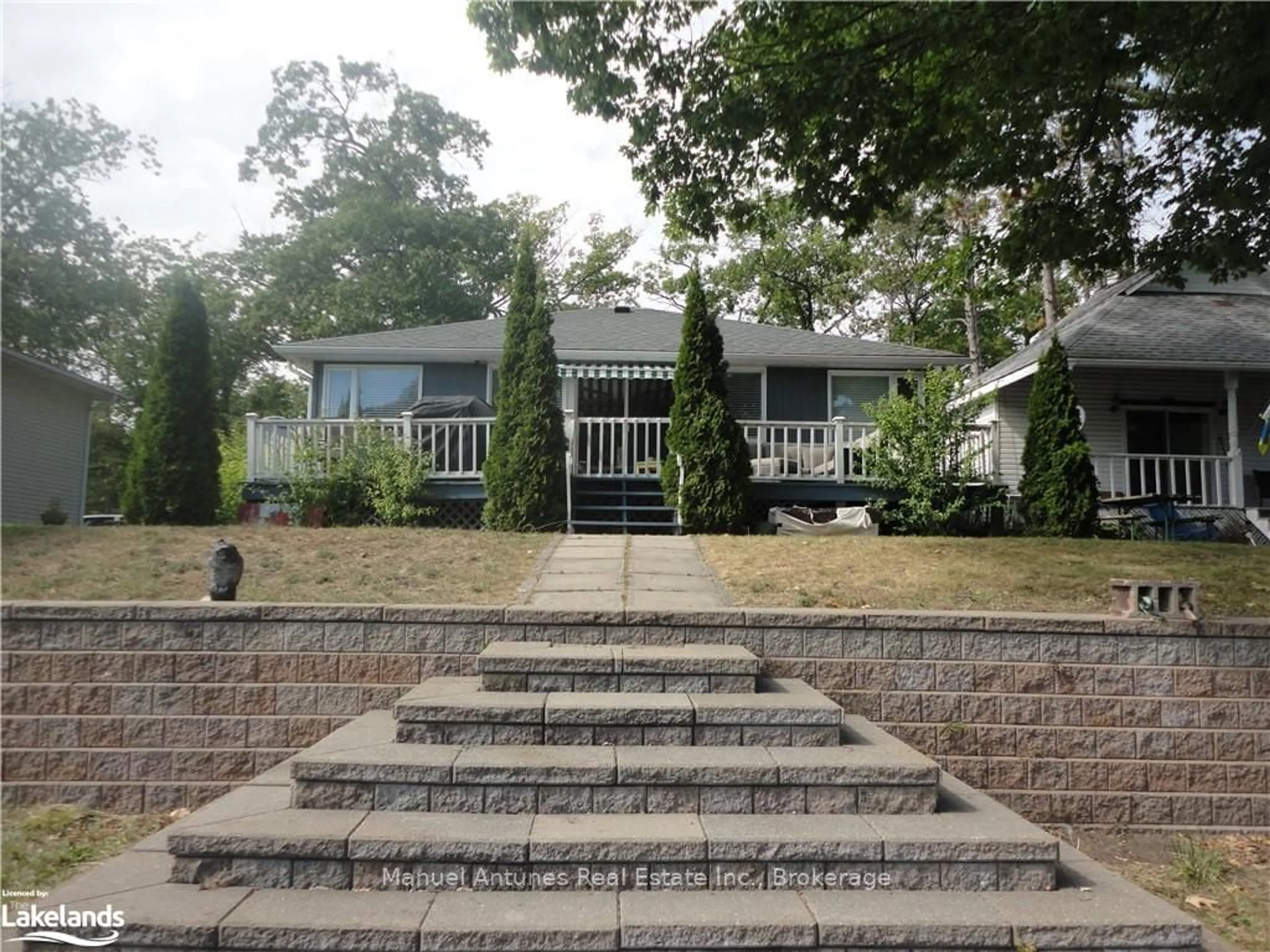 Home with brick exterior material for 1089 MOSLEY St, Wasaga Beach Ontario L9Z 2G1