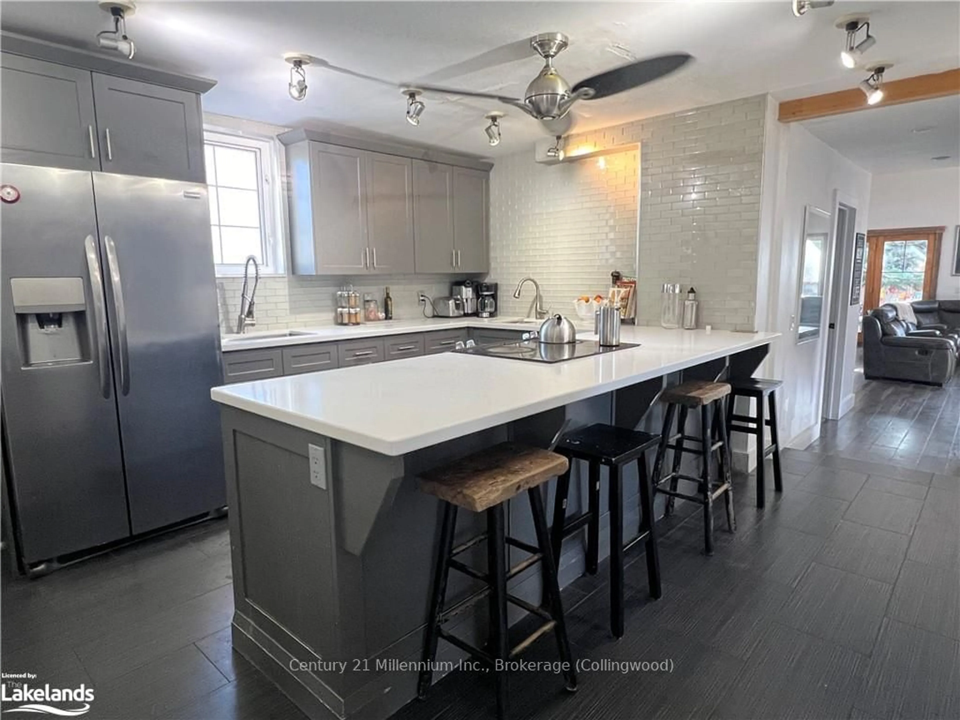 Open concept kitchen for 22 MARKET St, Collingwood Ontario L9Y 3M6