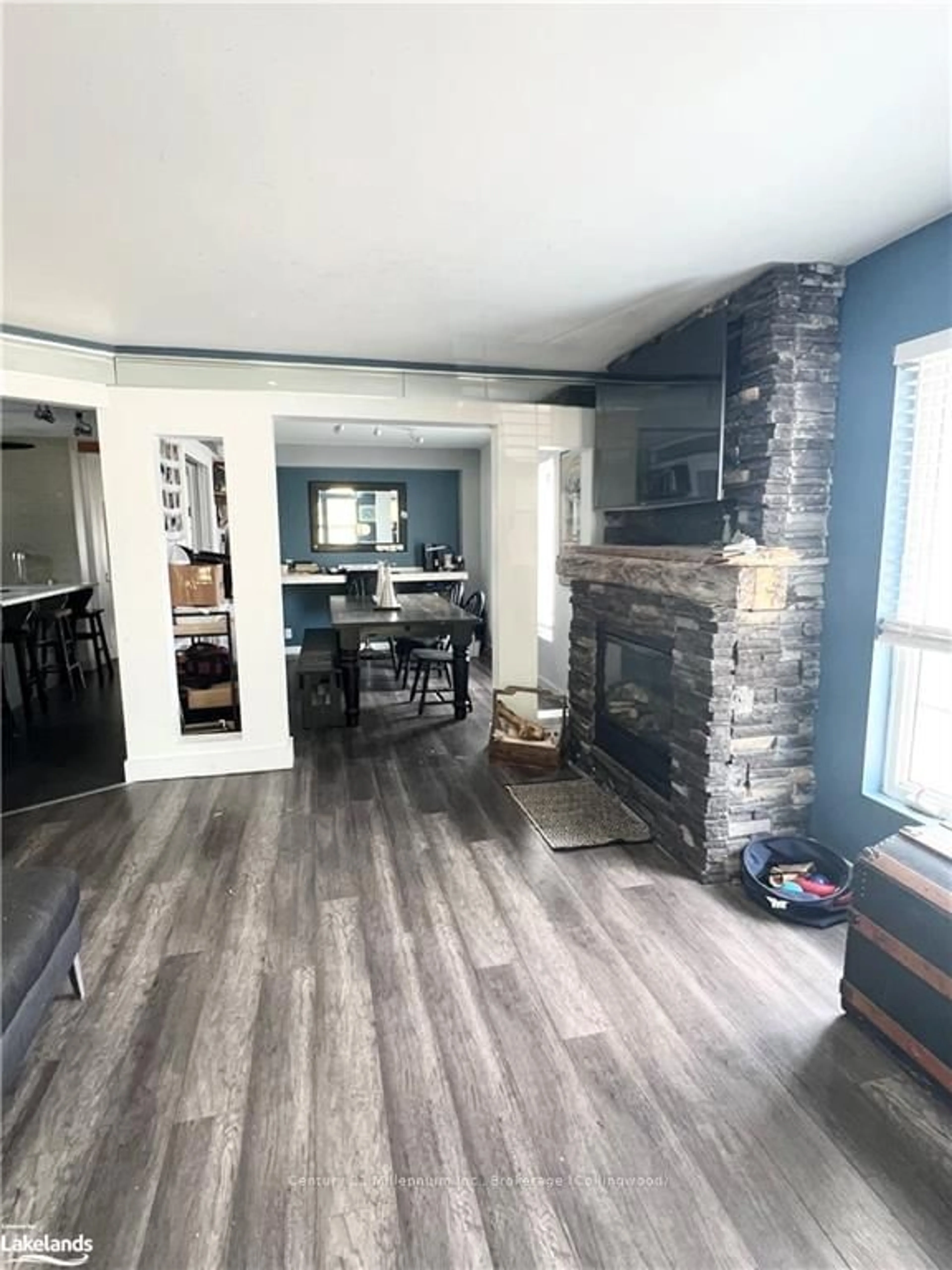 A pic of a room, wood floors for 22 MARKET St, Collingwood Ontario L9Y 3M6