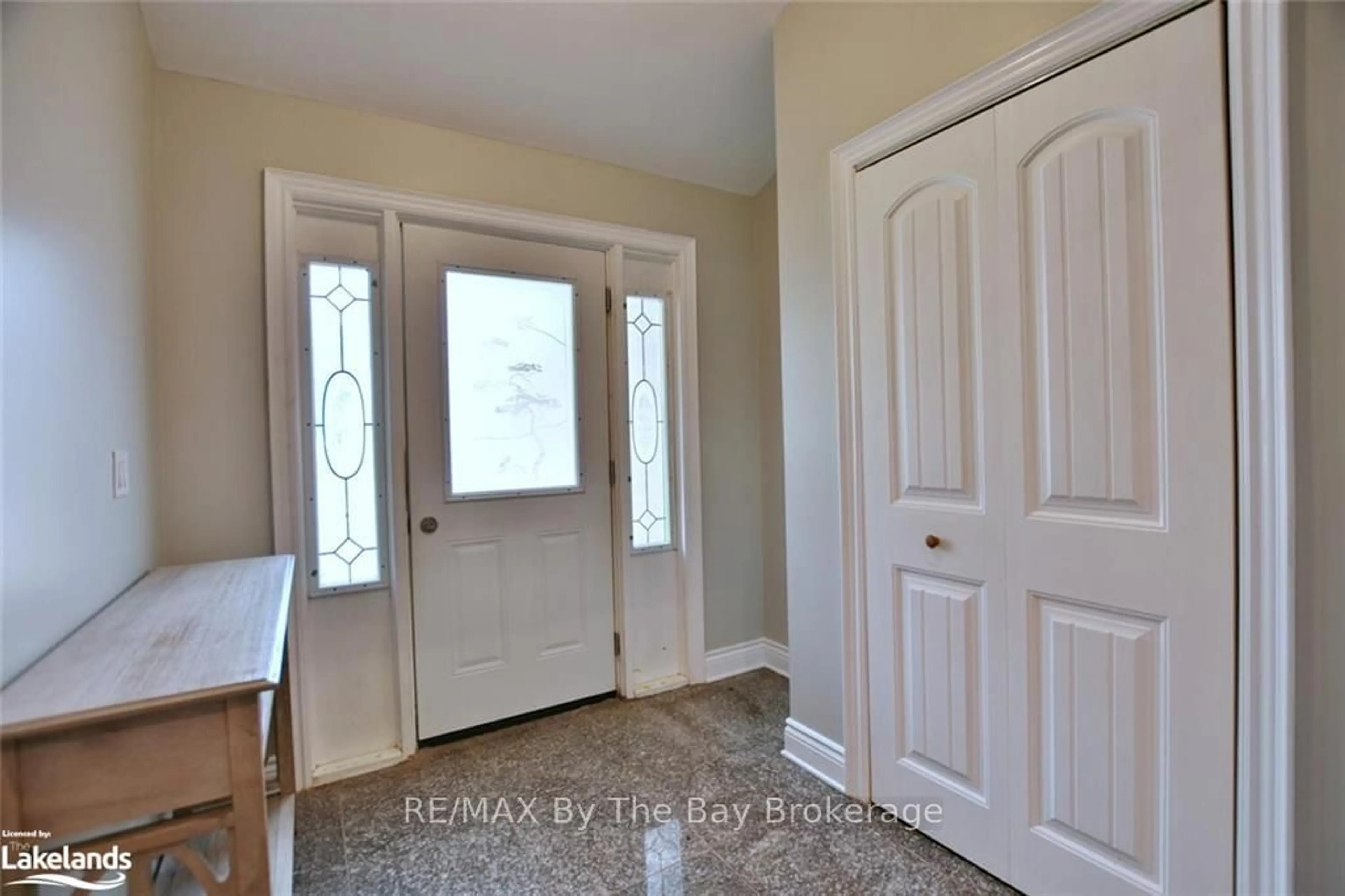 Indoor entryway, wood floors for 243 RIVER ROAD EAST, Wasaga Beach Ontario L9Z 2L1