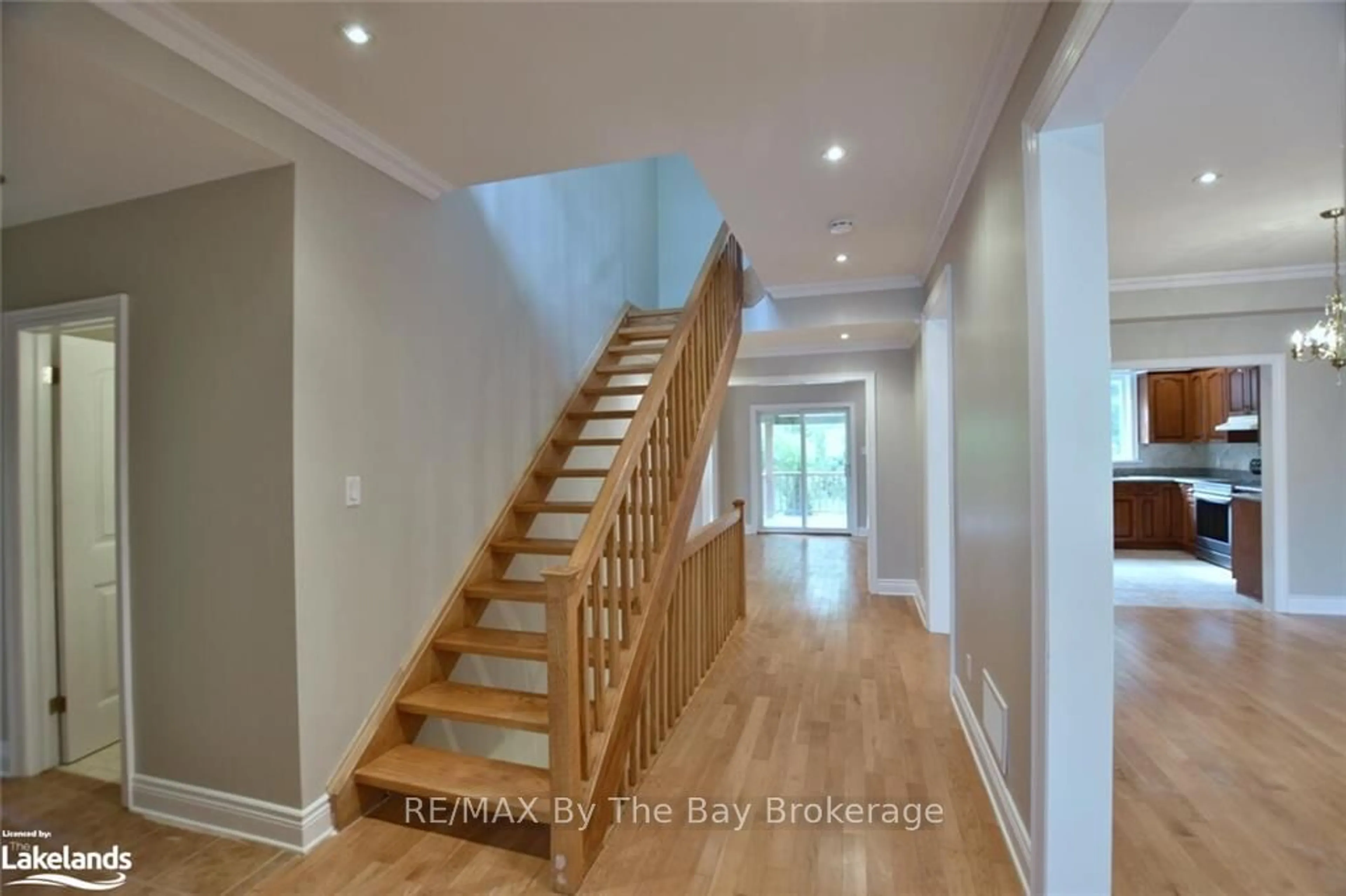 Indoor entryway, wood floors for 243 RIVER ROAD EAST, Wasaga Beach Ontario L9Z 2L1