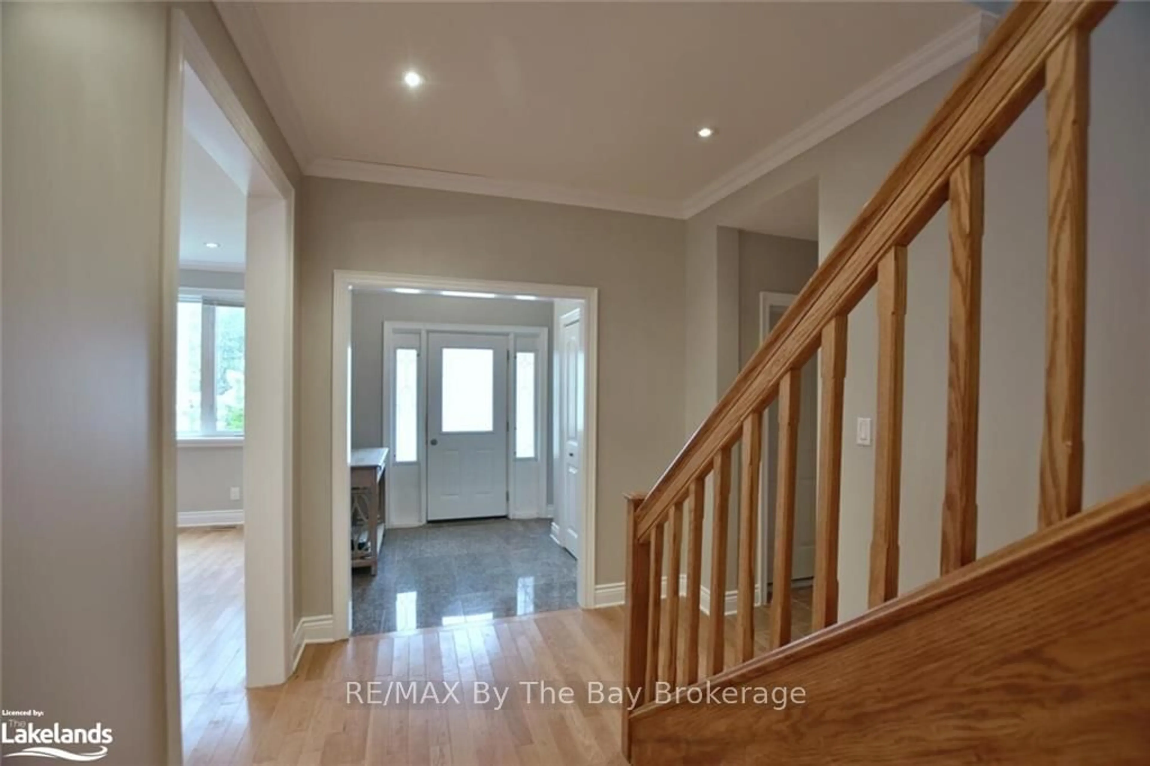 Indoor entryway, wood floors for 243 RIVER ROAD EAST, Wasaga Beach Ontario L9Z 2L1