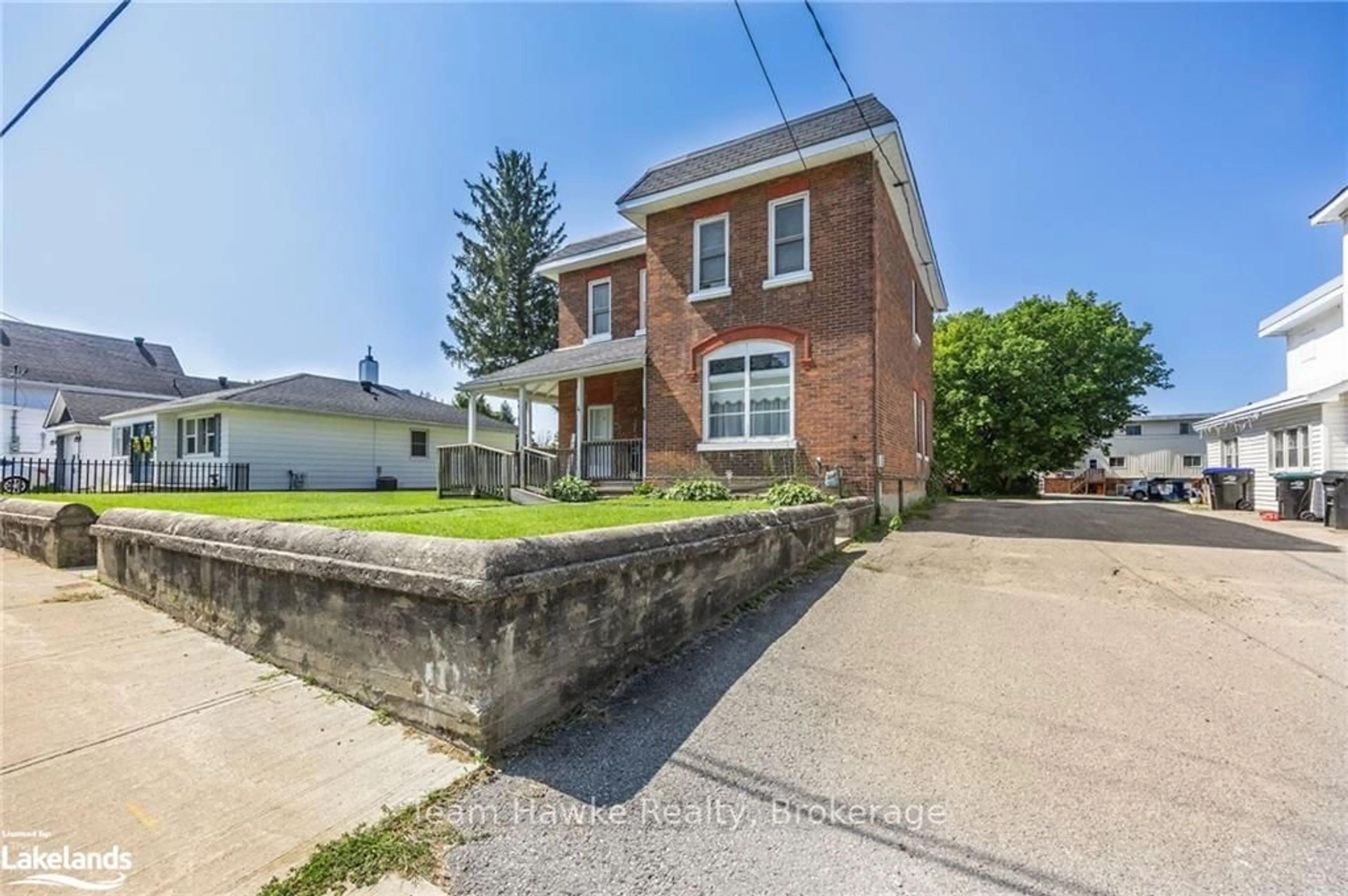 Frontside or backside of a home, the street view for 4 MARIA St, Penetanguishene Ontario L9M 1L6