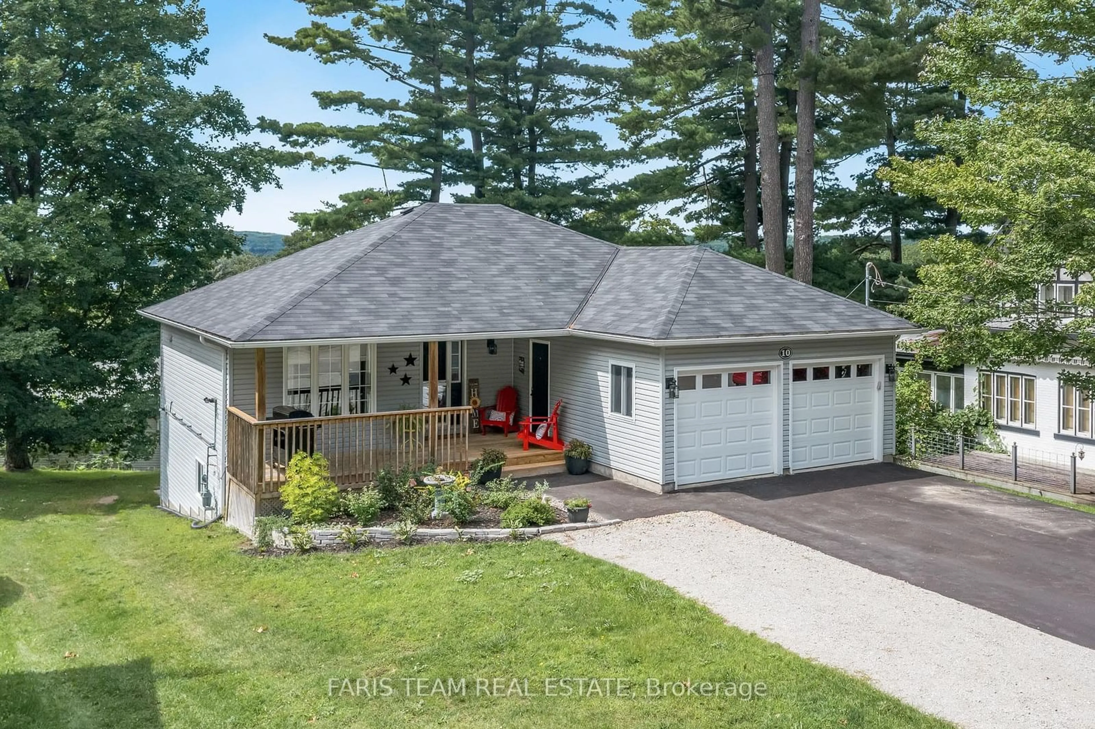 Frontside or backside of a home, cottage for 10 Clarence Ave, Penetanguishene Ontario L9M 1A9