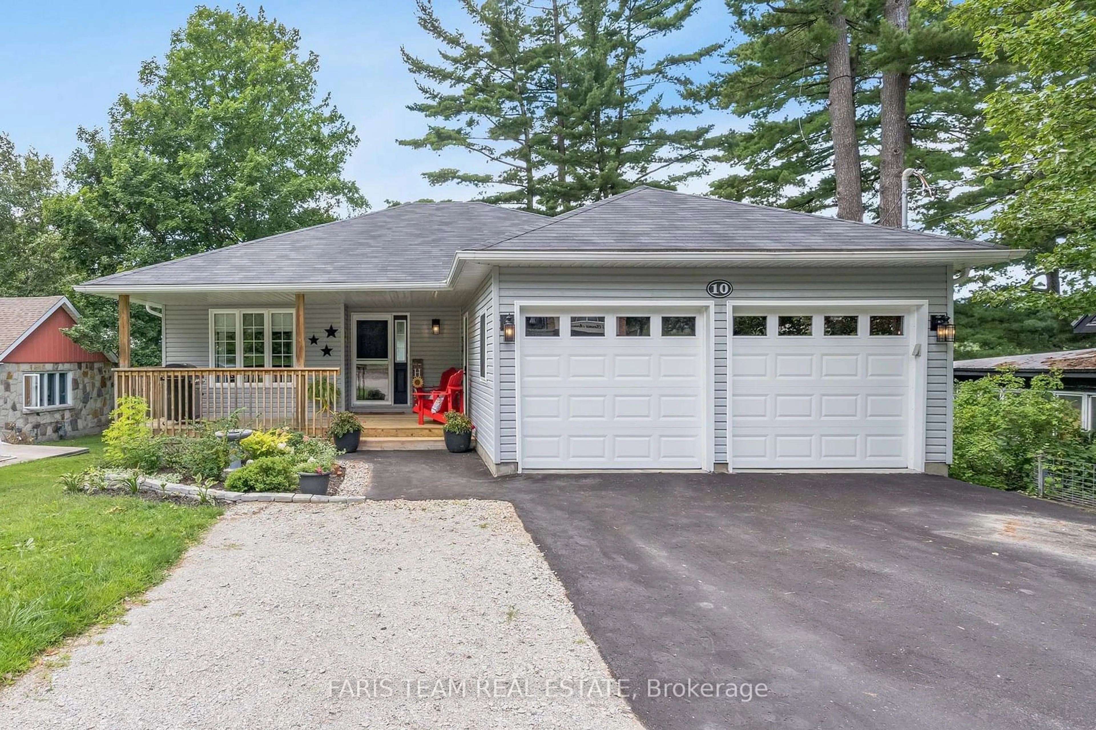 Frontside or backside of a home, cottage for 10 Clarence Ave, Penetanguishene Ontario L9M 1A9