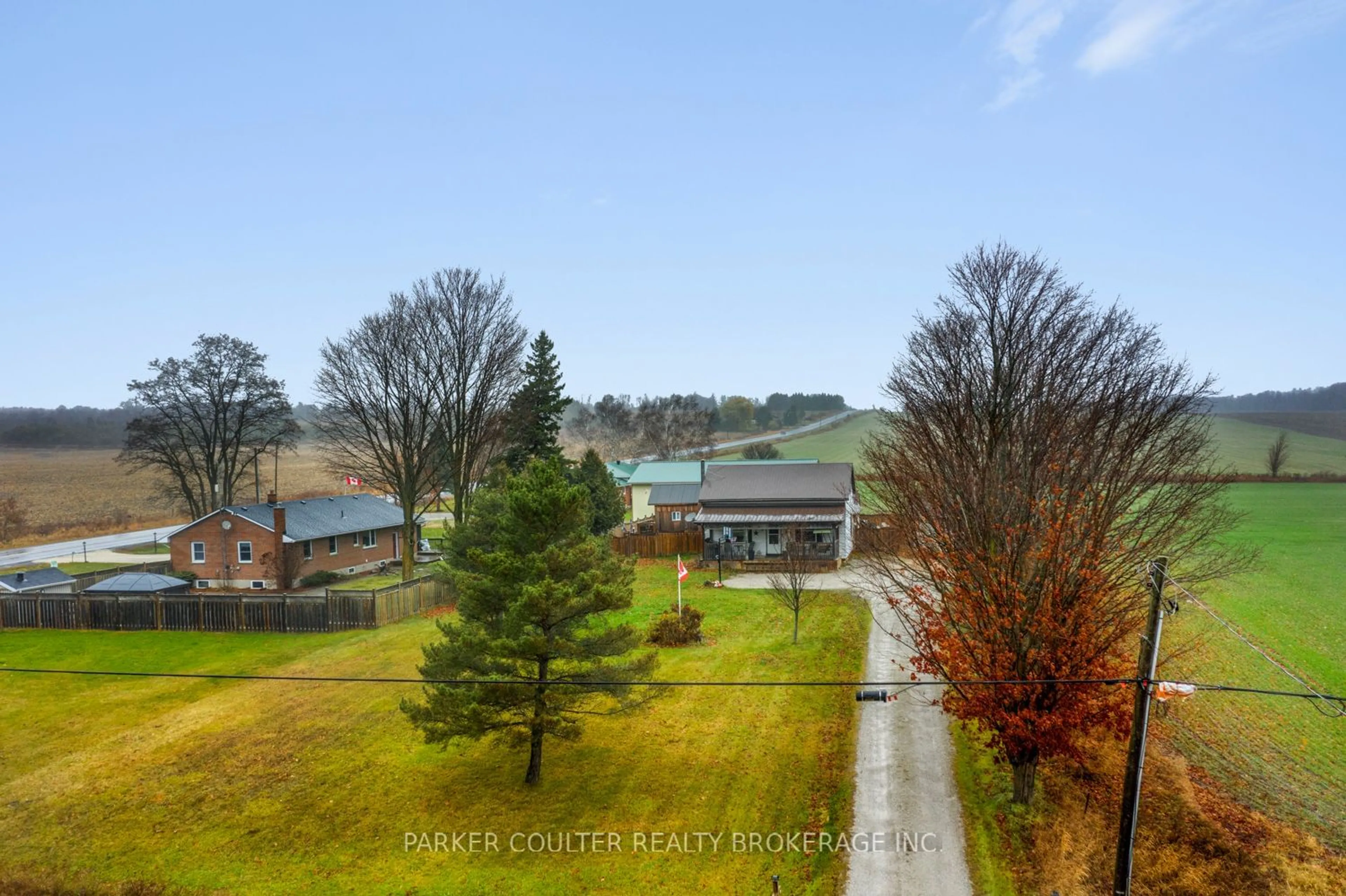 A pic from exterior of the house or condo, the fenced backyard for 1601 Penetanguishene Rd, Oro-Medonte Ontario L4M 4Y8