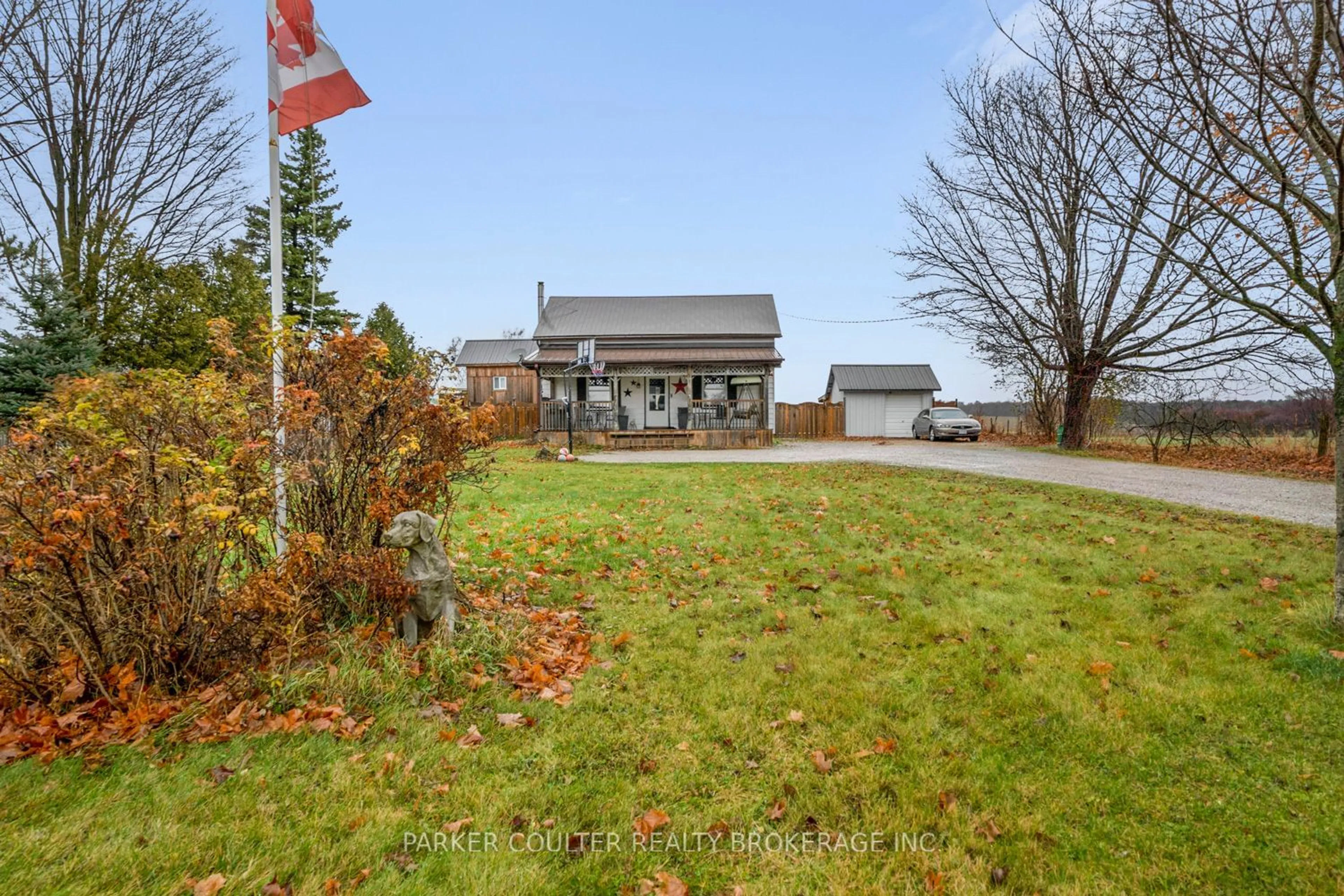 A pic from exterior of the house or condo, the fenced backyard for 1601 Penetanguishene Rd, Oro-Medonte Ontario L4M 4Y8