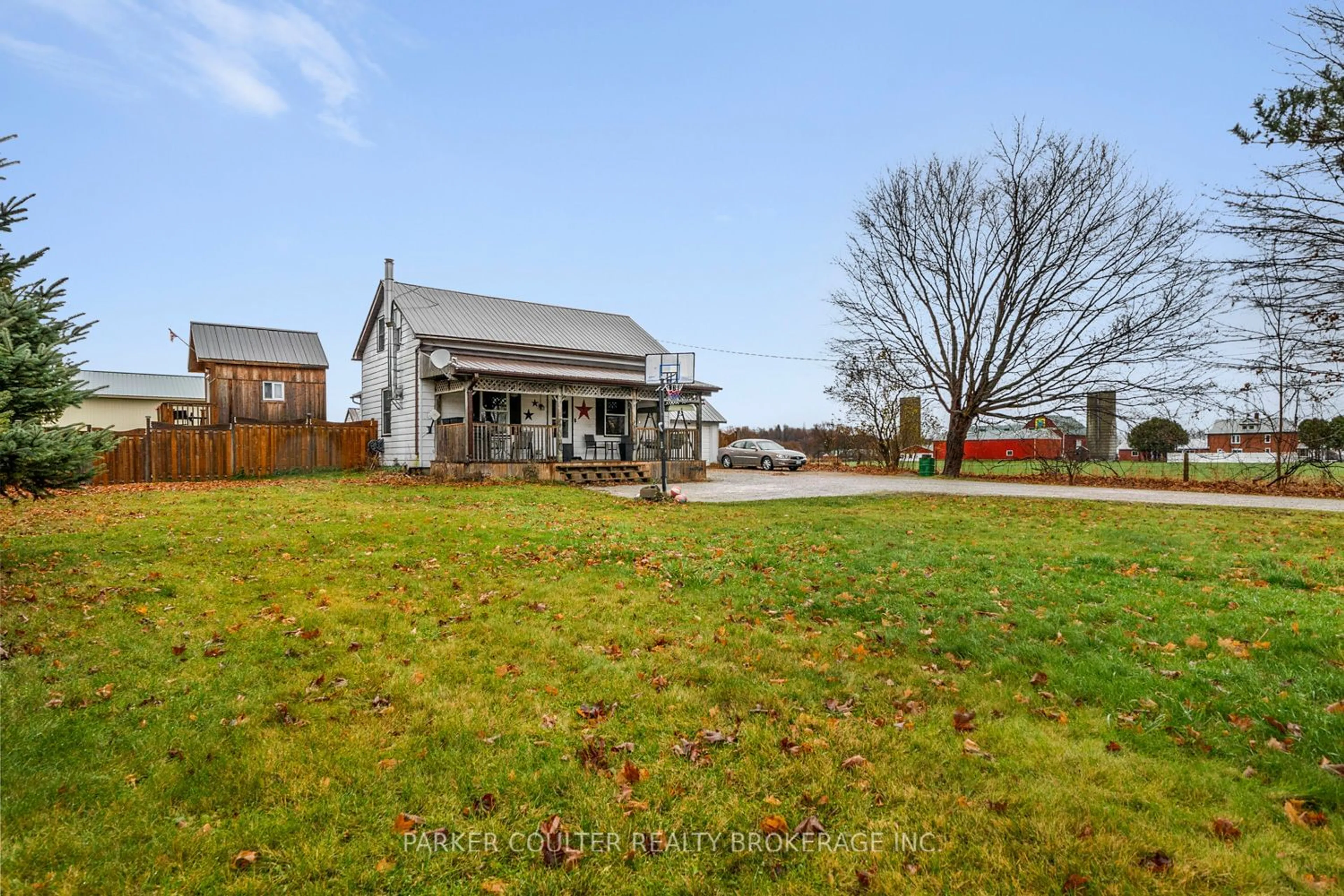 Frontside or backside of a home, the fenced backyard for 1601 Penetanguishene Rd, Oro-Medonte Ontario L4M 4Y8