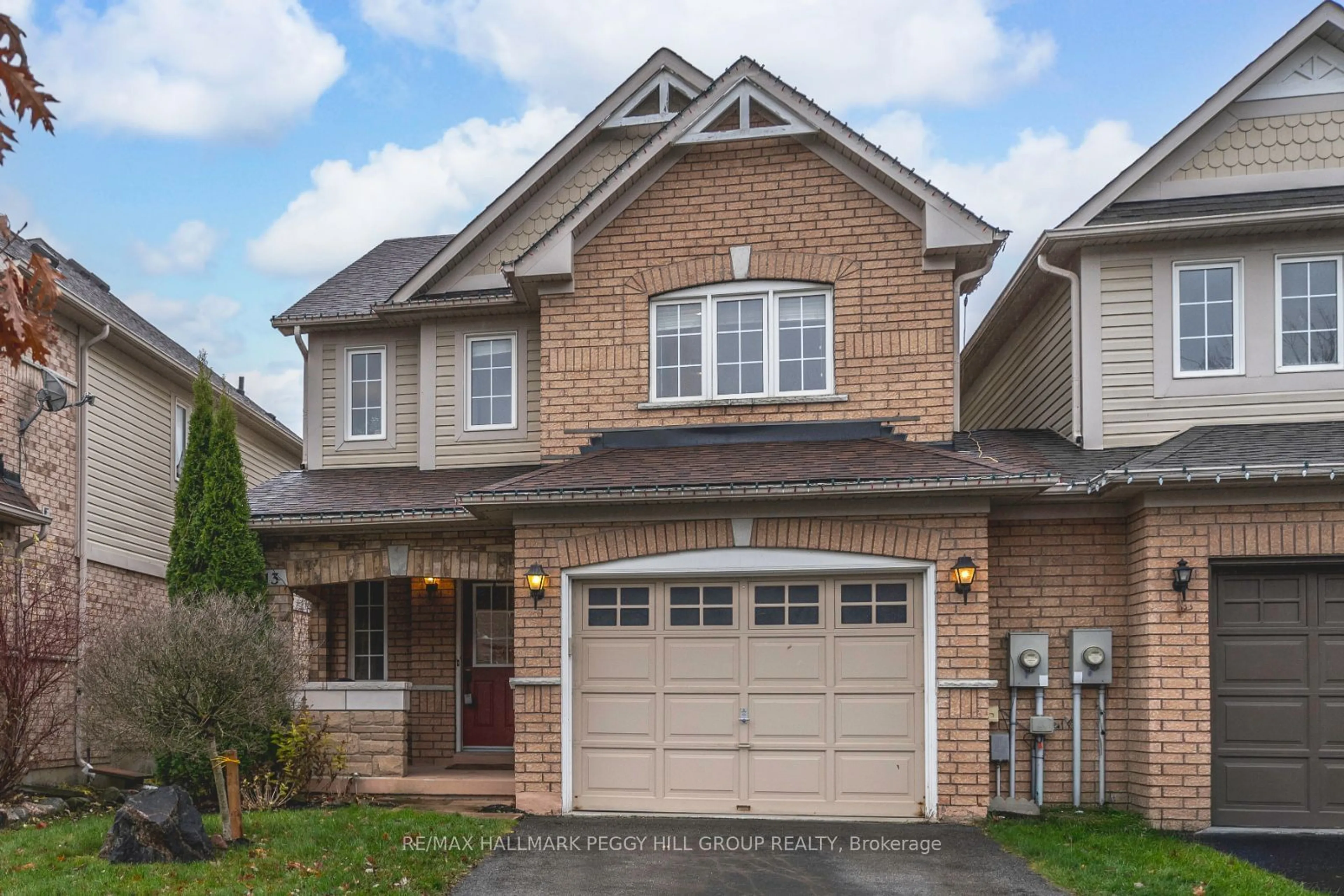 Frontside or backside of a home, cottage for 13 Bird St, Barrie Ontario L4N 0X1