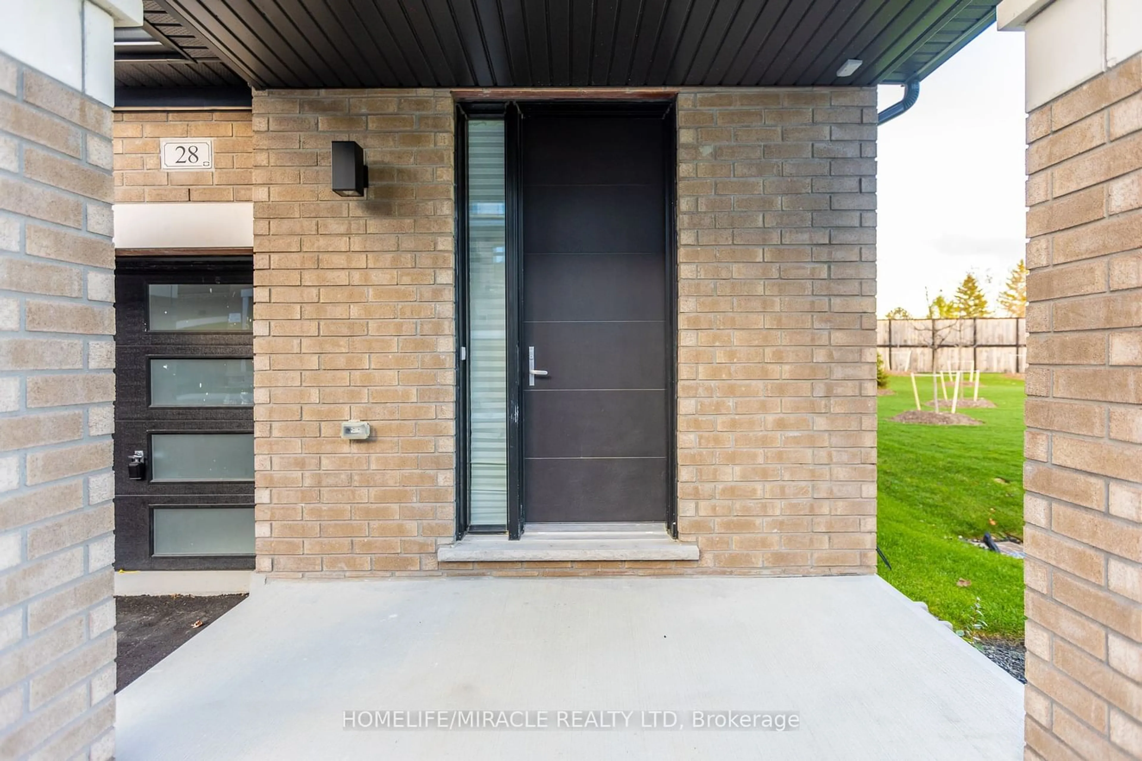 Indoor entryway, cement floor for 28 Bluebird Lane, Barrie Ontario L9J 0M3