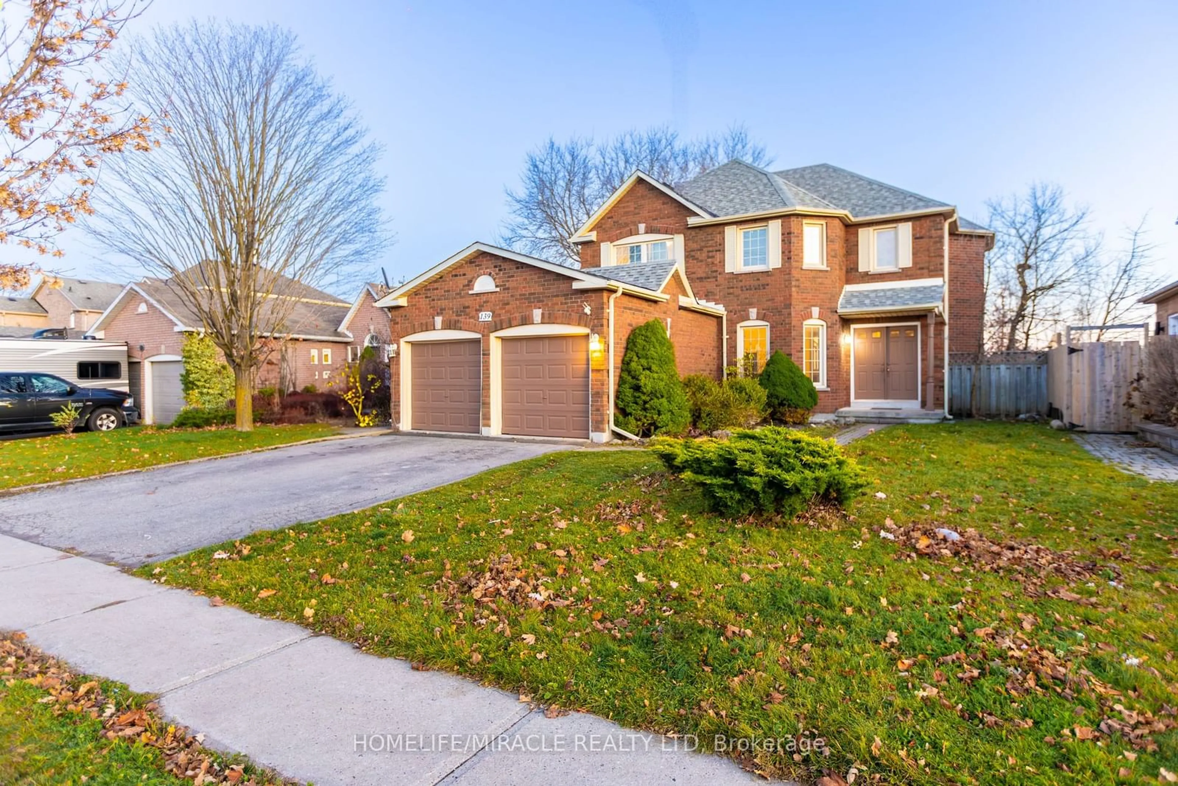 Frontside or backside of a home, the street view for 139 Livingstone St, Barrie Ontario L4N 7J5