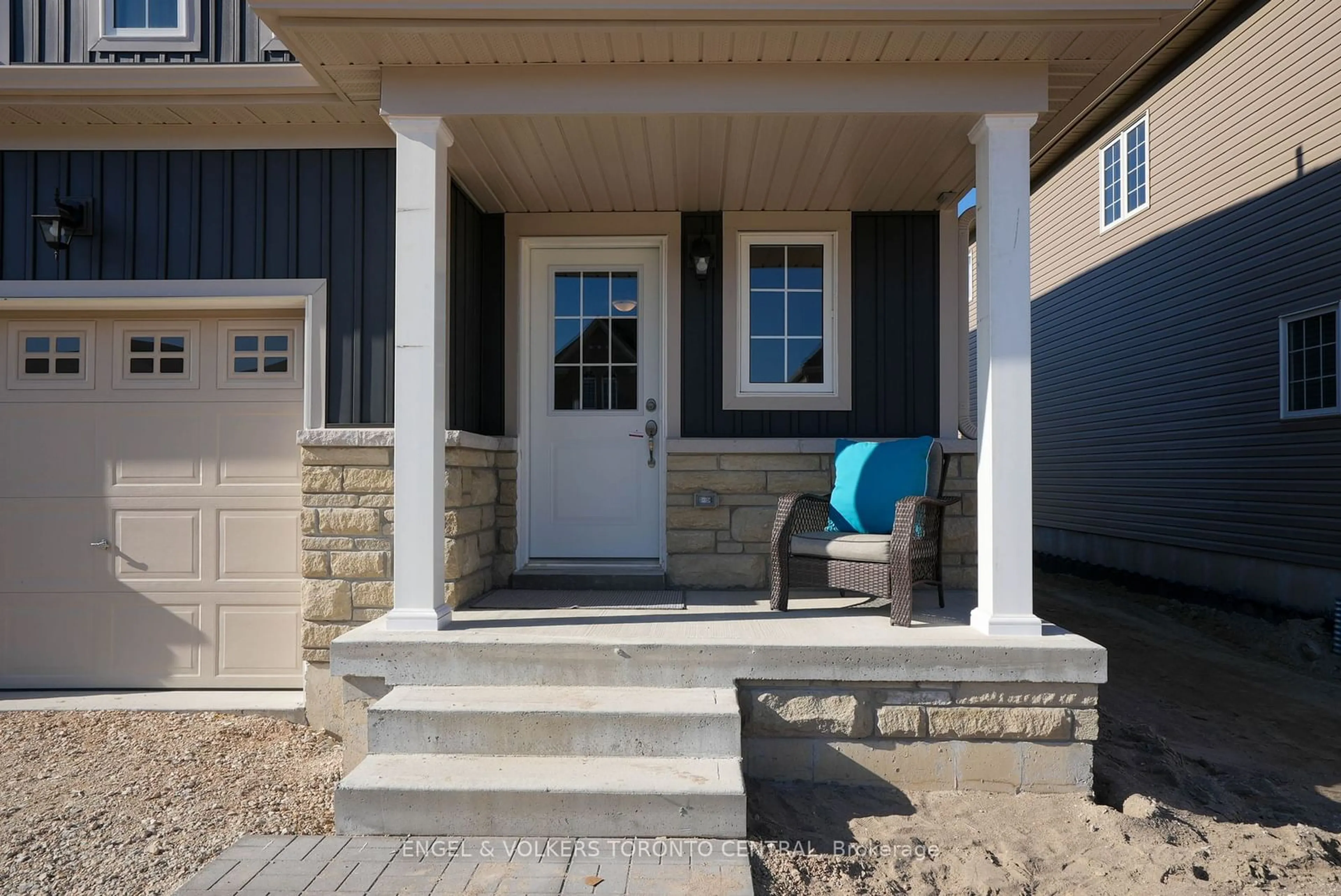 Indoor entryway, wood floors for 206 Cubitt St, Clearview Ontario L0M 1S0