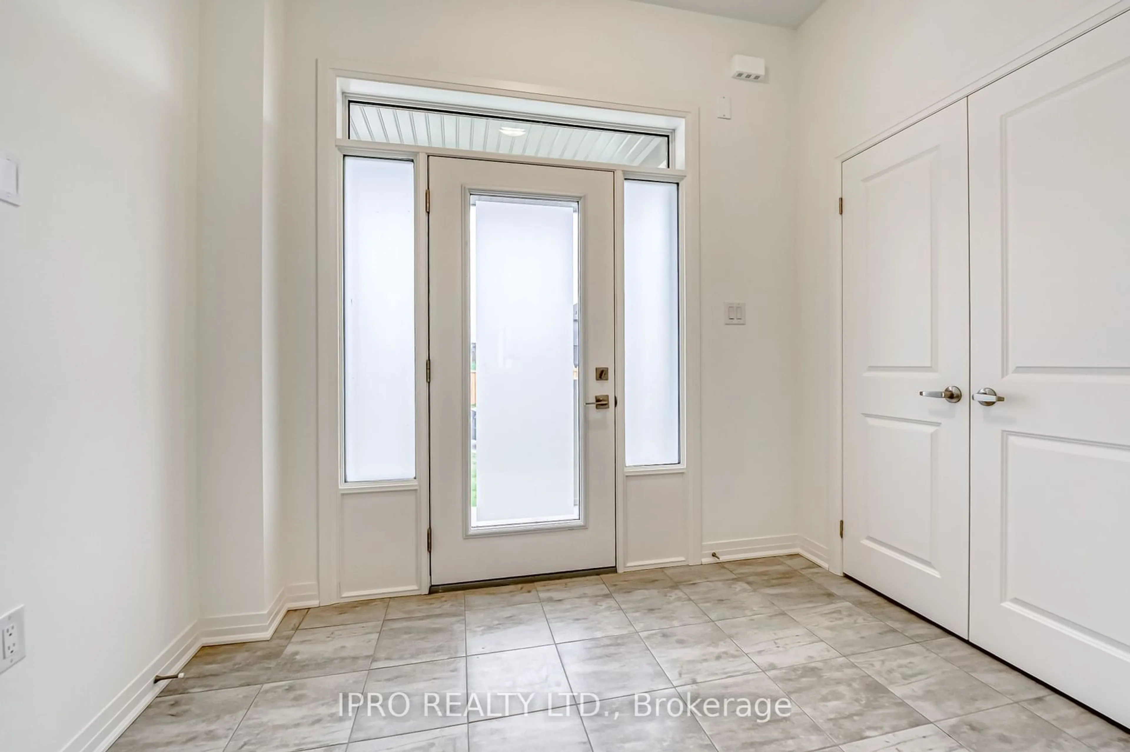 Indoor entryway, not visible floor for 120 West Oak Tr, Barrie Ontario L9S 2Z4