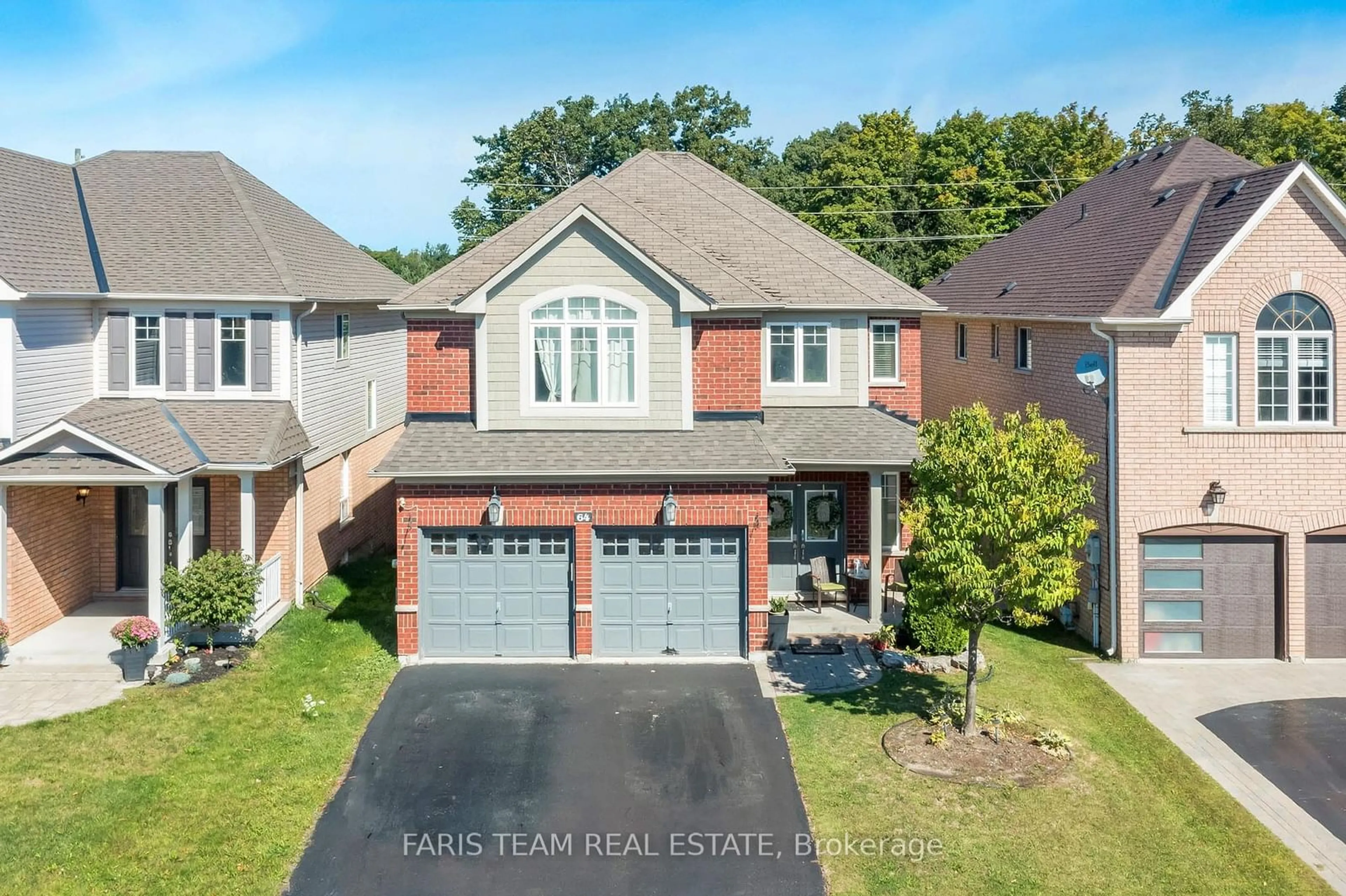 Home with brick exterior material for 64 Westminster Circ, Barrie Ontario L4M 0A5