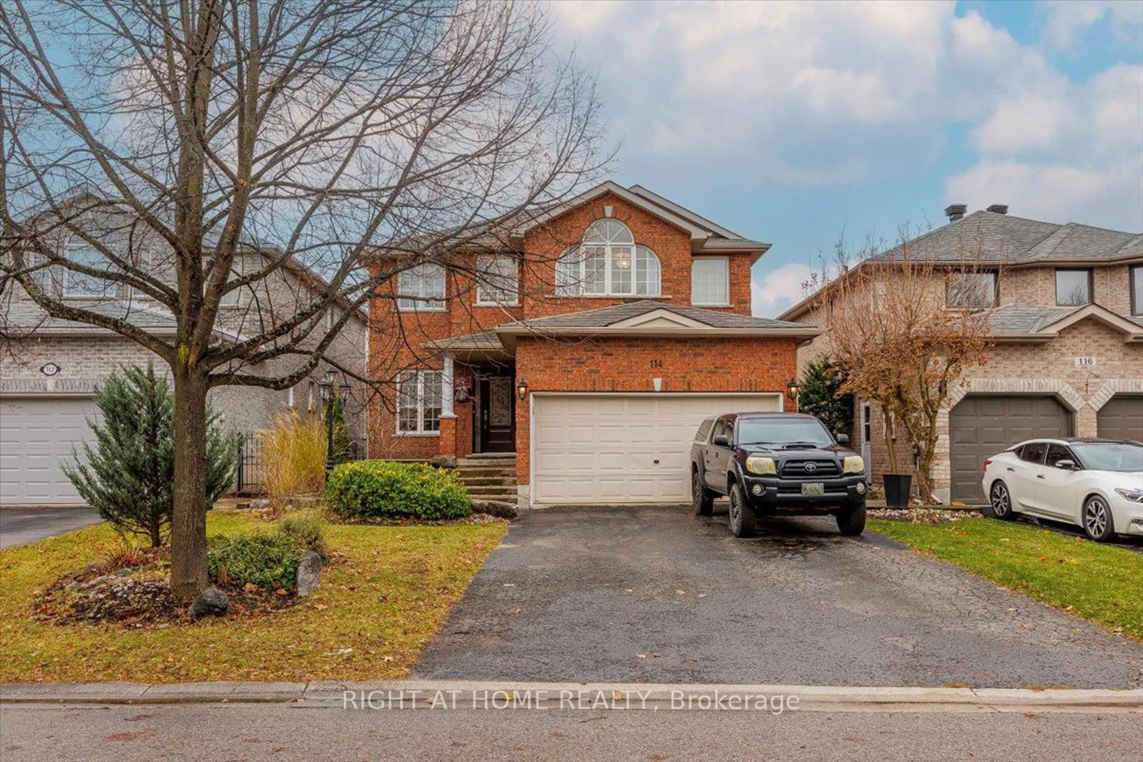 Frontside or backside of a home, the street view for 114 Nicholson Dr, Barrie Ontario L4N 0B2