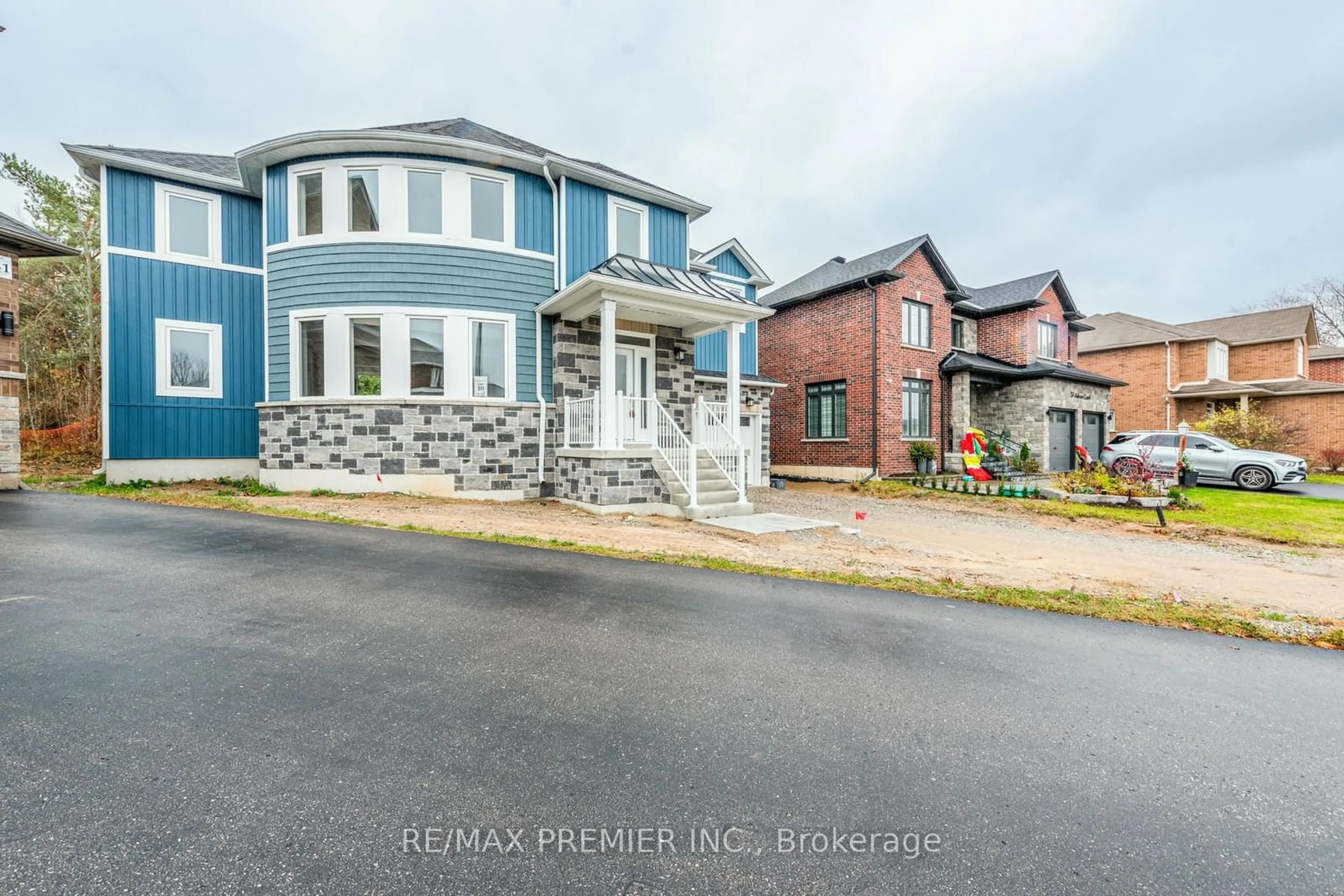 Frontside or backside of a home, the street view for 39 Auburn Crt, Barrie Ontario L4N 6G9